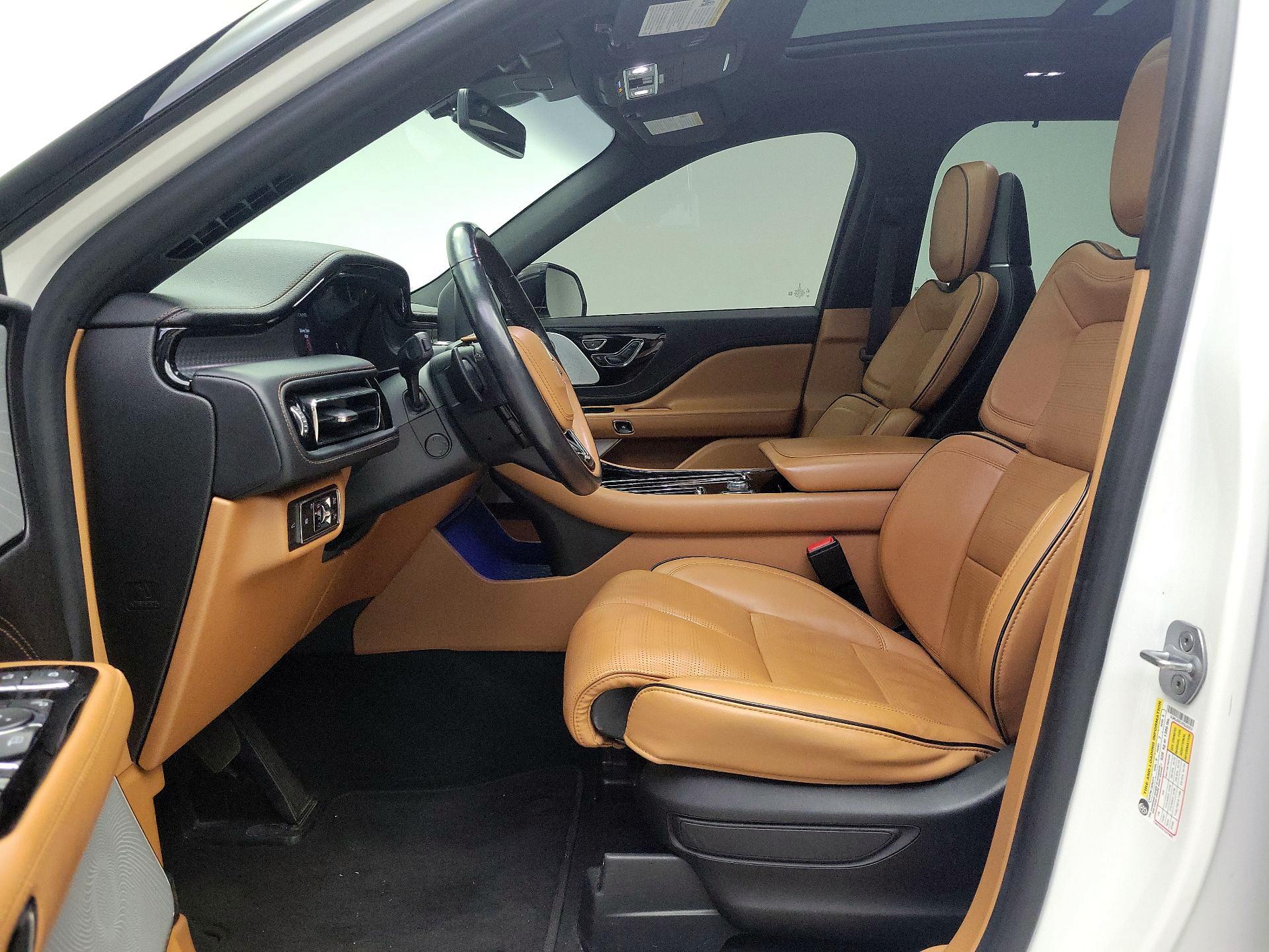 Thumbnail: 2023 Lincoln Aviator - 11