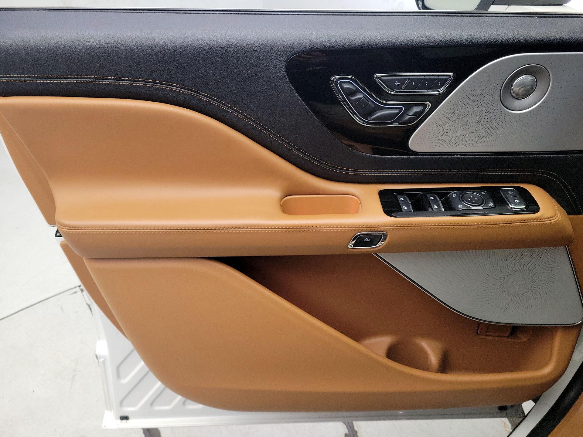 Thumbnail: 2023 Lincoln Aviator - 12