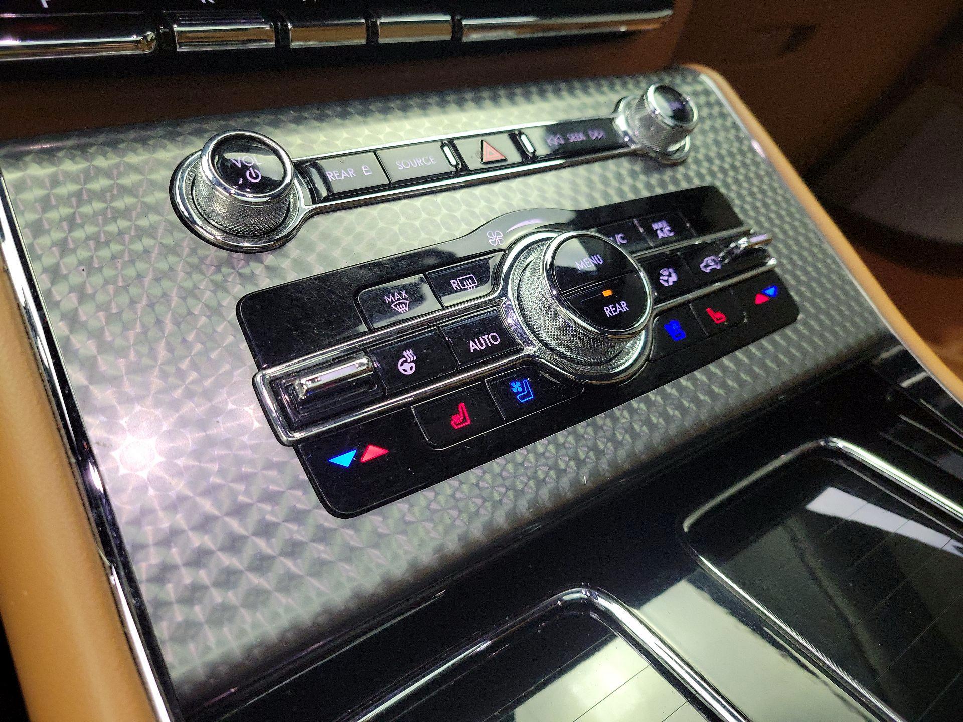 Thumbnail: 2023 Lincoln Aviator - 17