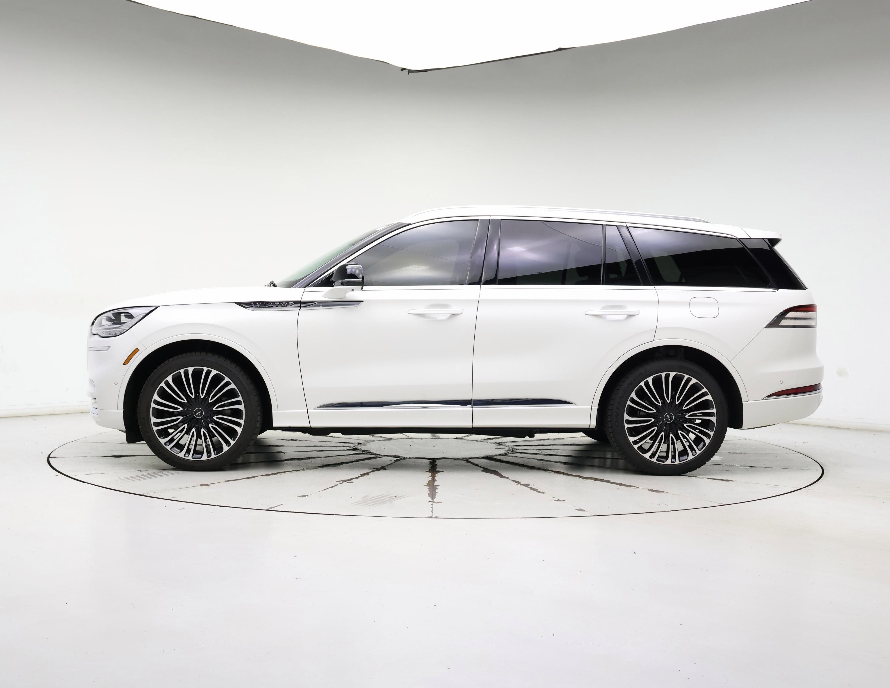 Thumbnail: 2023 Lincoln Aviator - 3