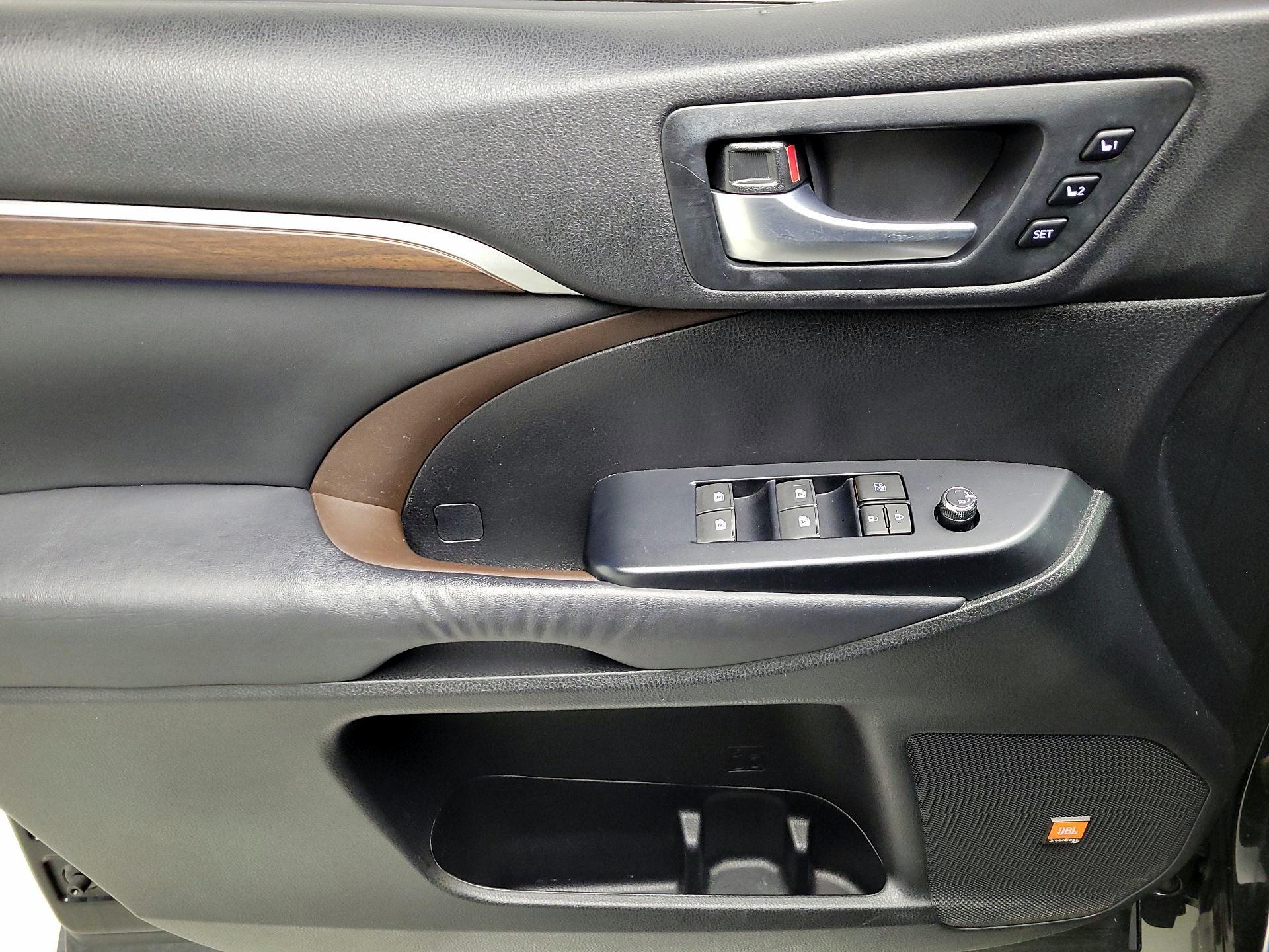 Thumbnail: 2014 Toyota Highlander - 12