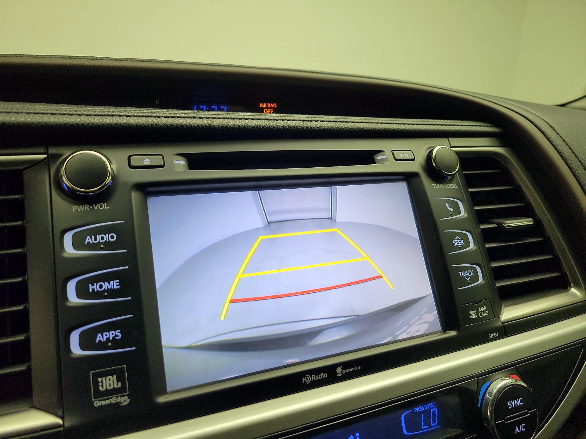 Thumbnail: 2014 Toyota Highlander - 15