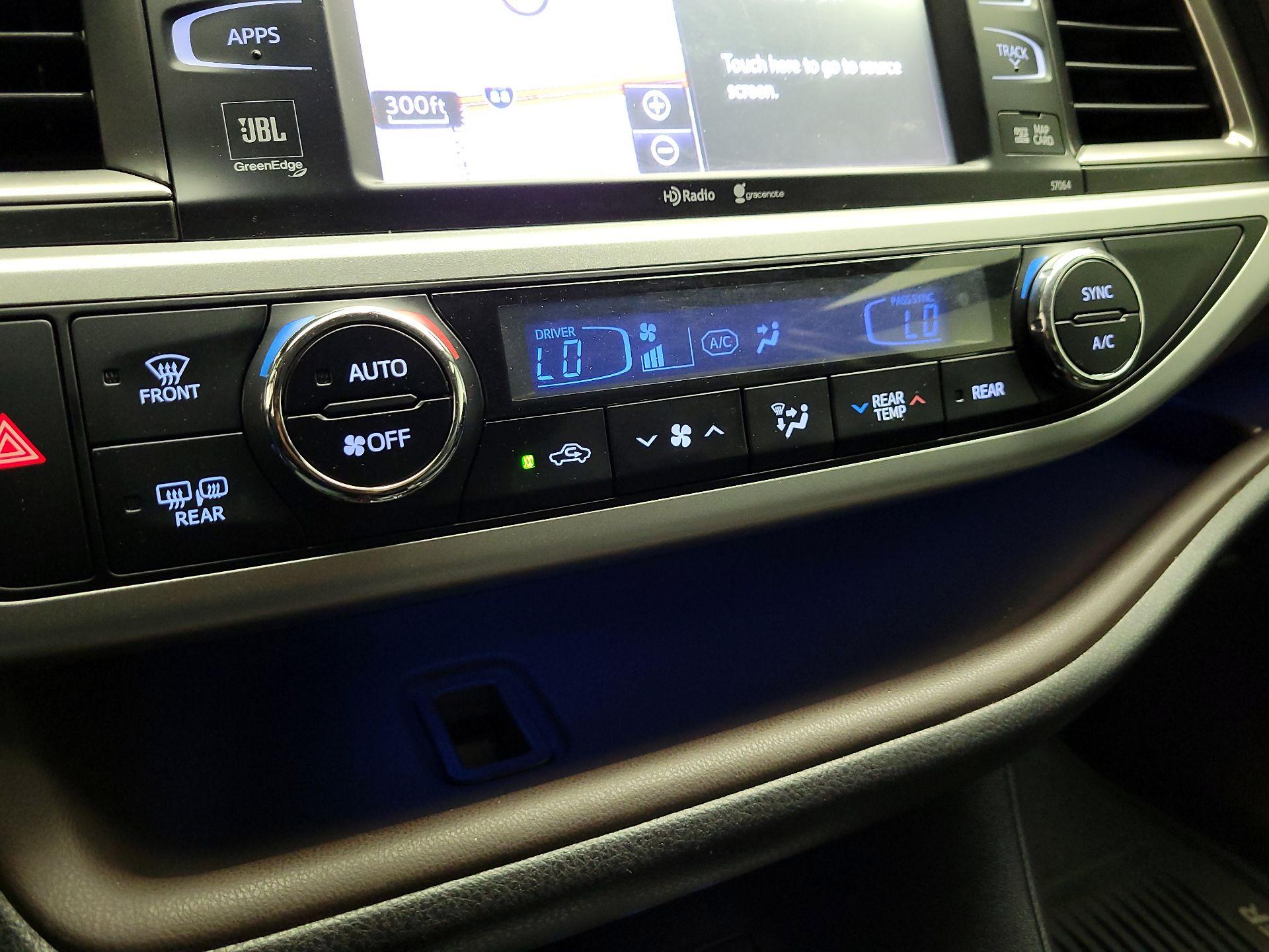 Thumbnail: 2014 Toyota Highlander - 17