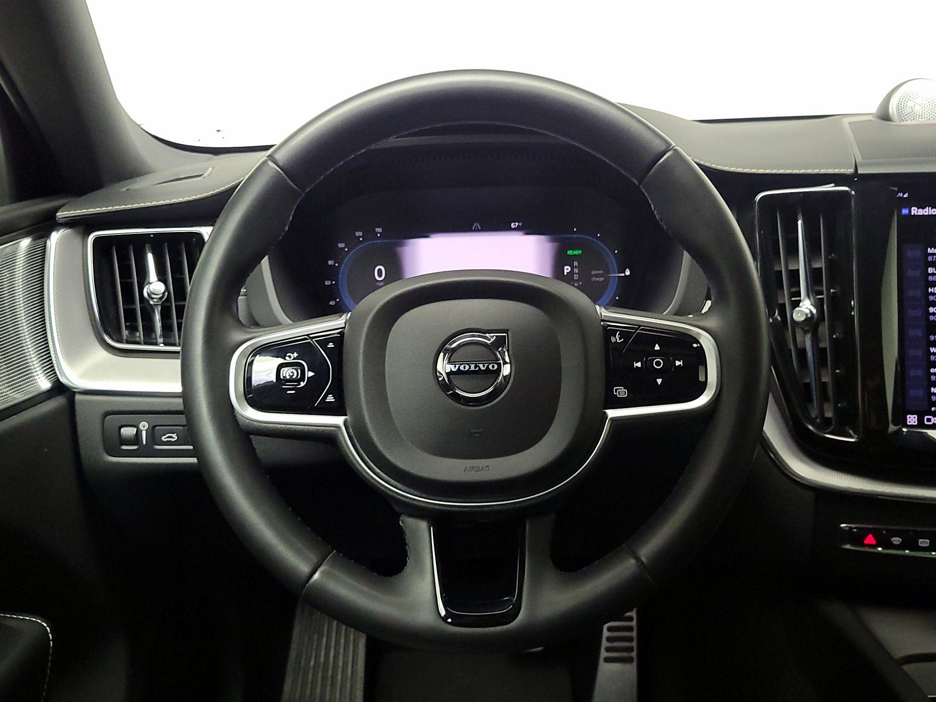Thumbnail: 2022 Volvo XC60 - 10