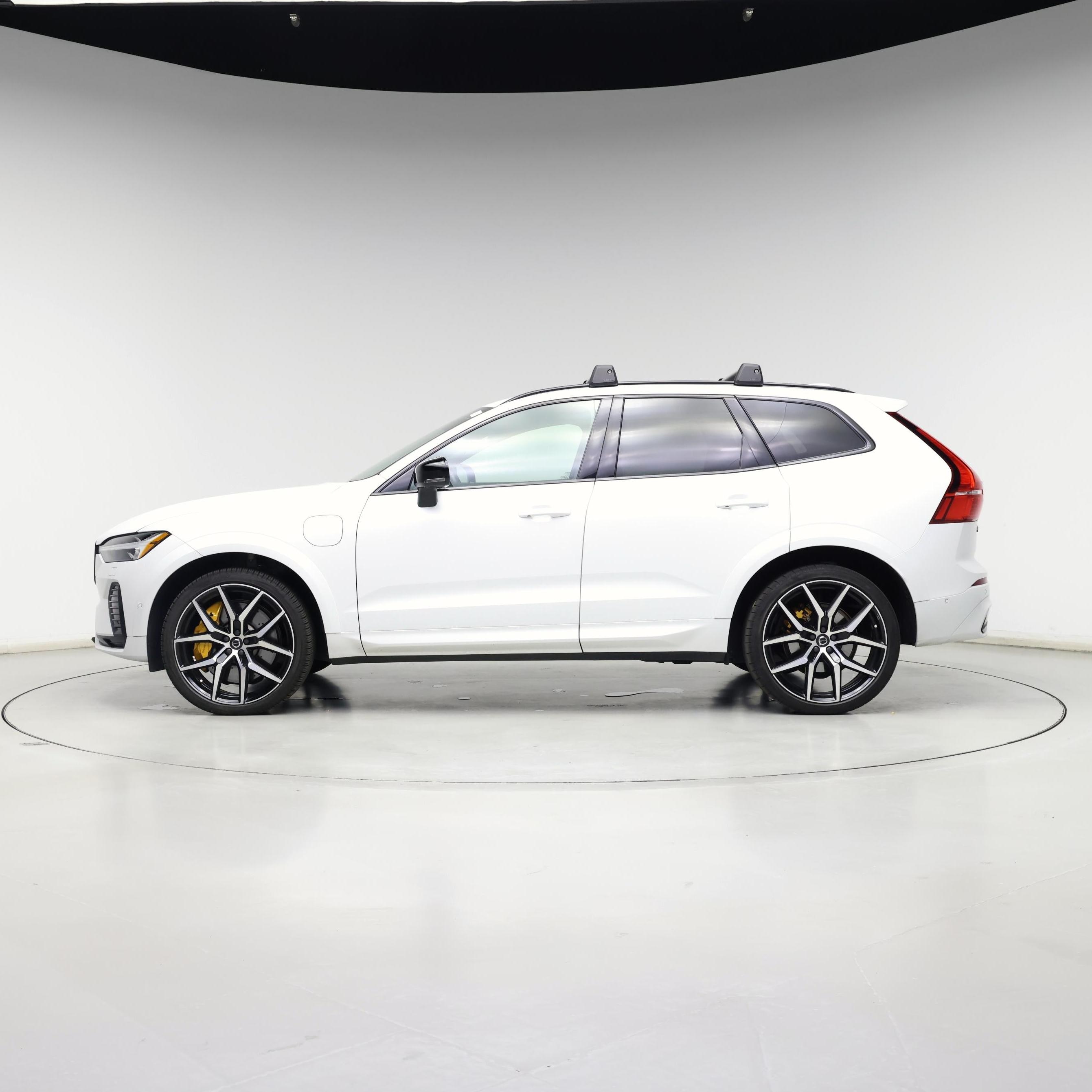 Thumbnail: 2022 Volvo XC60 - 3