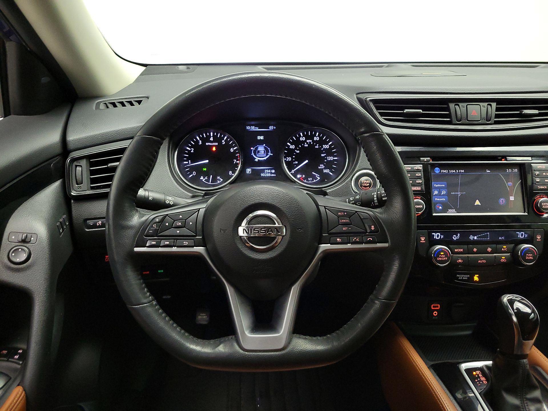 Thumbnail: 2017 Nissan Rogue - 10