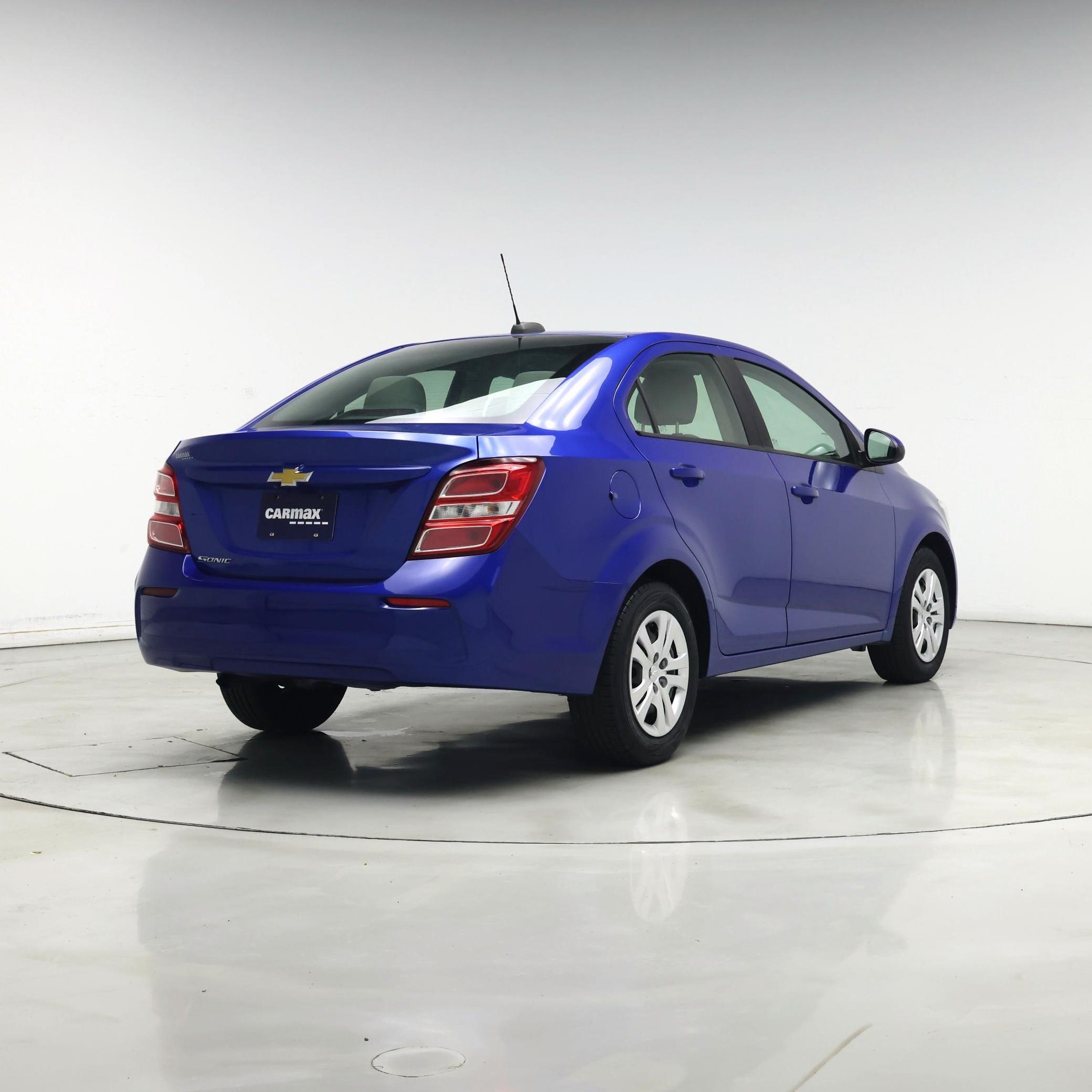Thumbnail: 2017 Chevrolet Sonic - 8