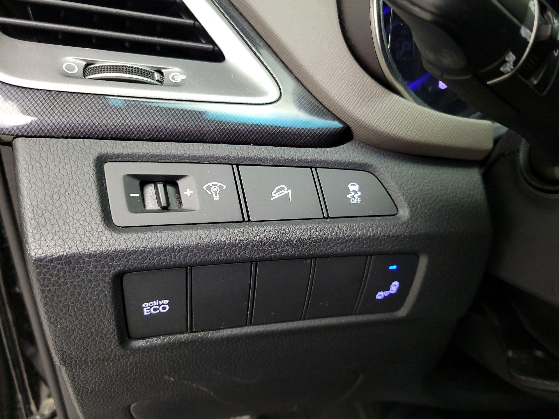 Thumbnail: 2016 Hyundai Santa Fe - 13