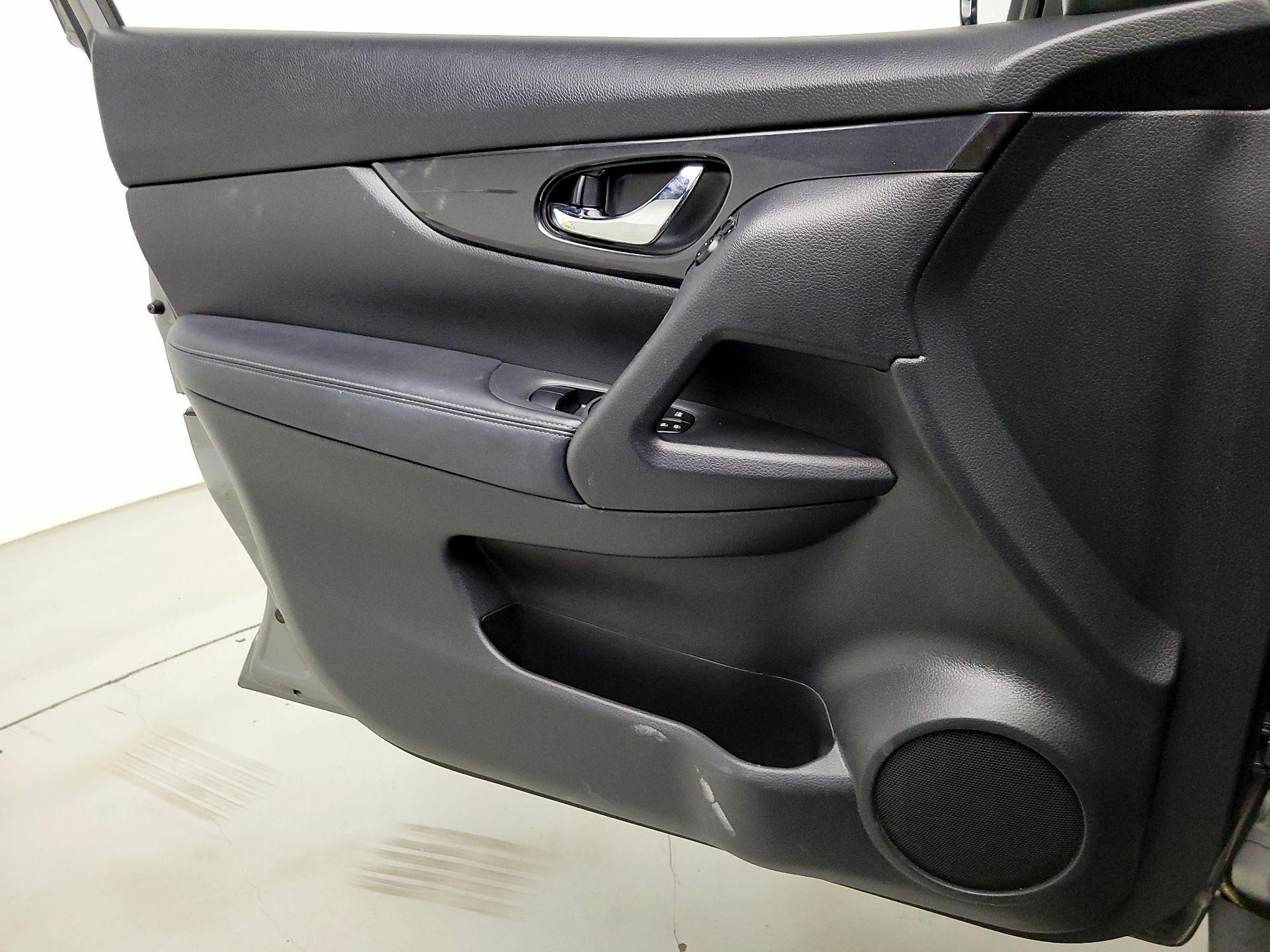 Thumbnail: 2018 Nissan Rogue - 12