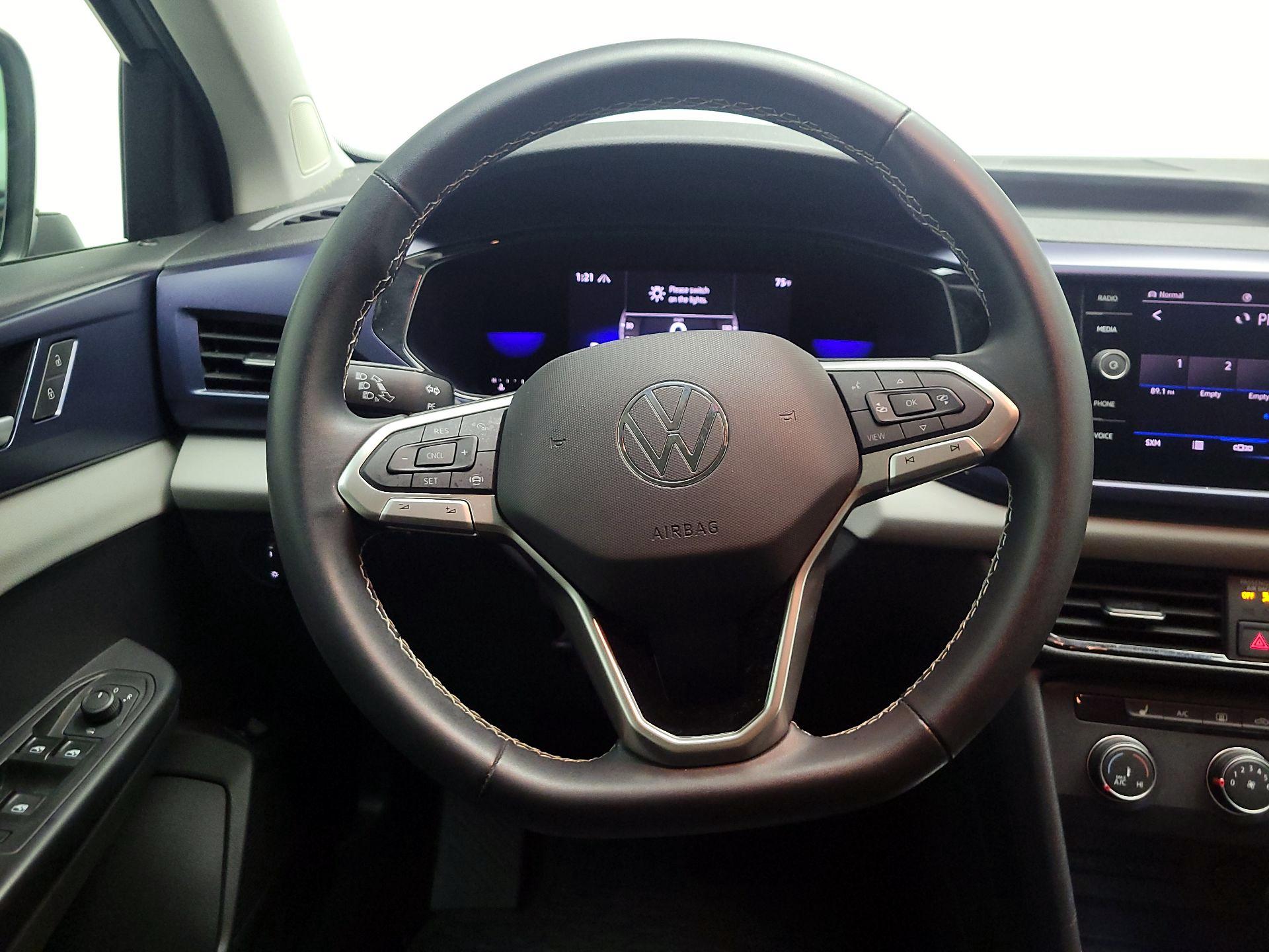 Thumbnail: 2022 Volkswagen Taos - 10