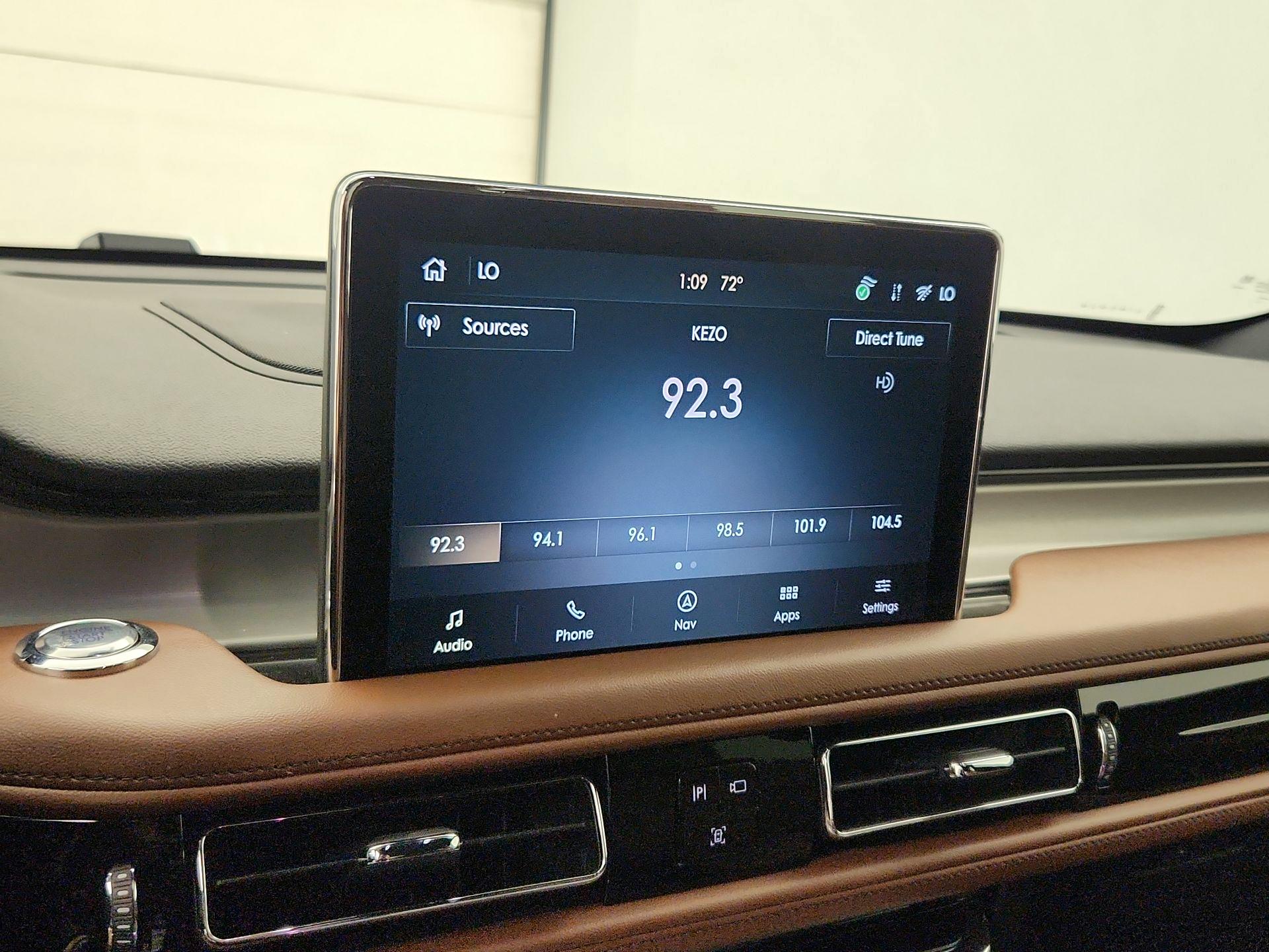 Thumbnail: 2023 Lincoln Aviator - 16