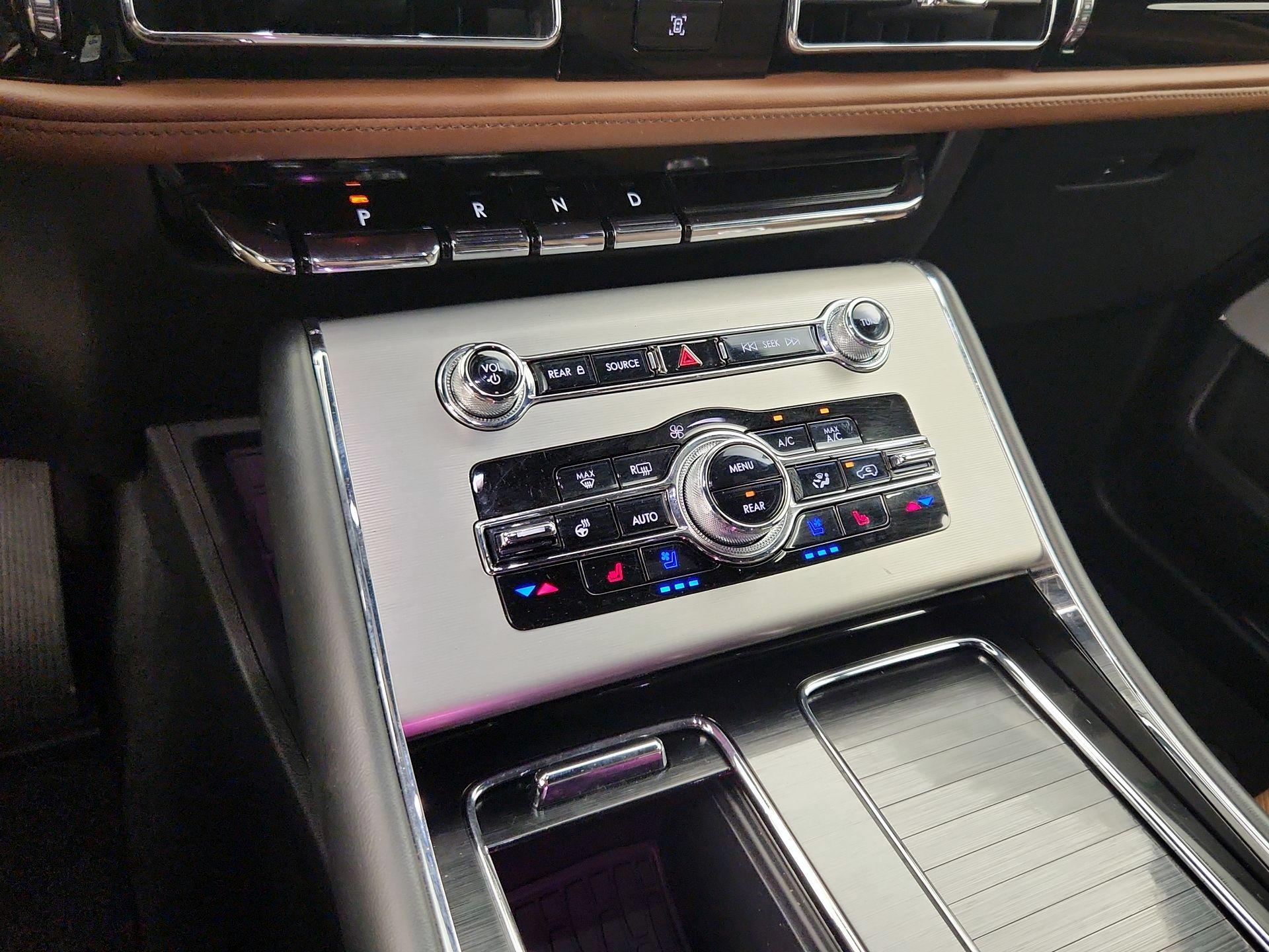 Thumbnail: 2023 Lincoln Aviator - 17