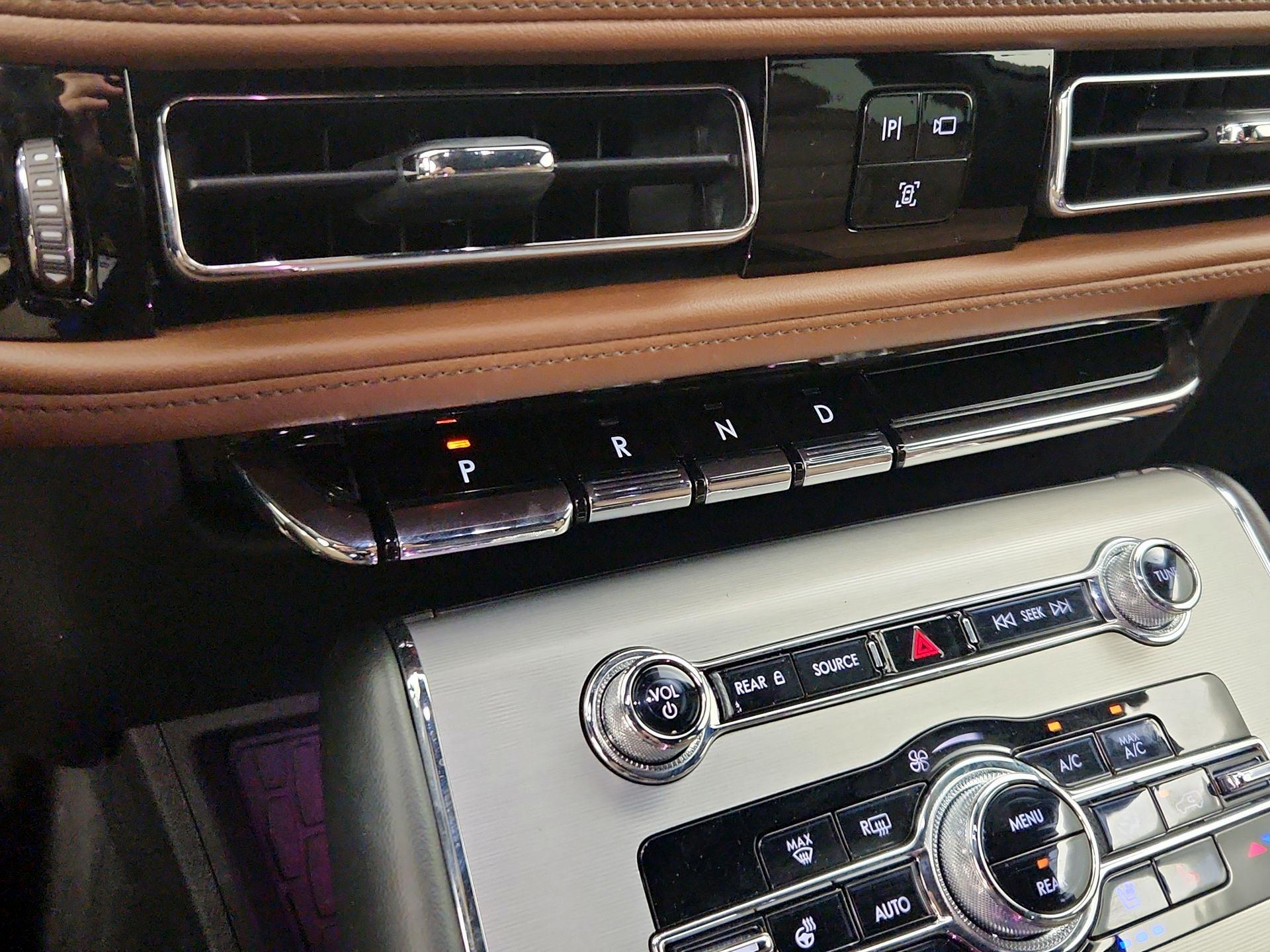 Thumbnail: 2023 Lincoln Aviator - 18