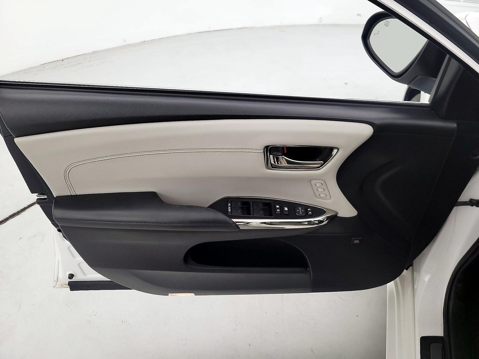 Thumbnail: 2016 Toyota Avalon - 12