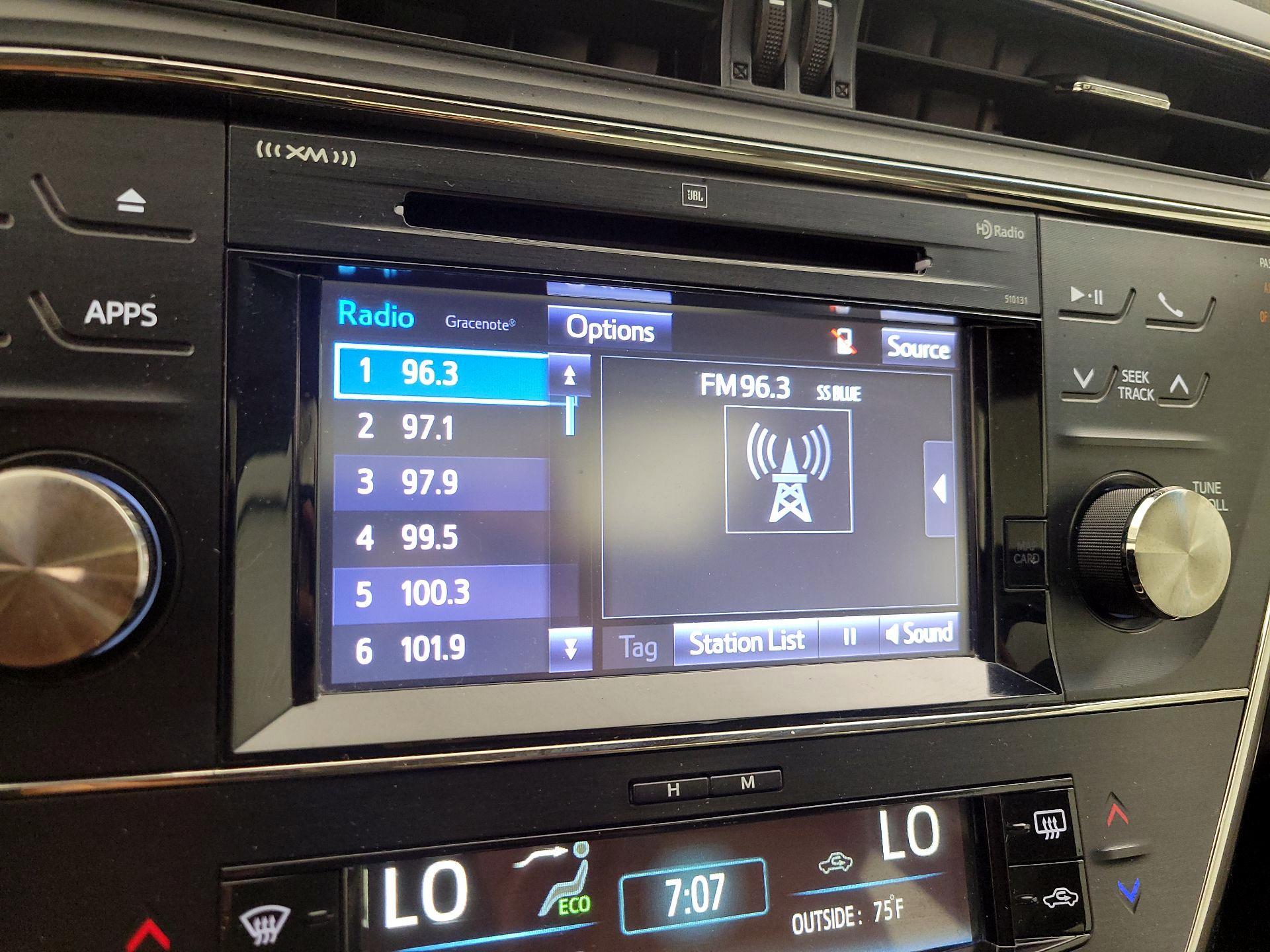 Thumbnail: 2016 Toyota Avalon - 16