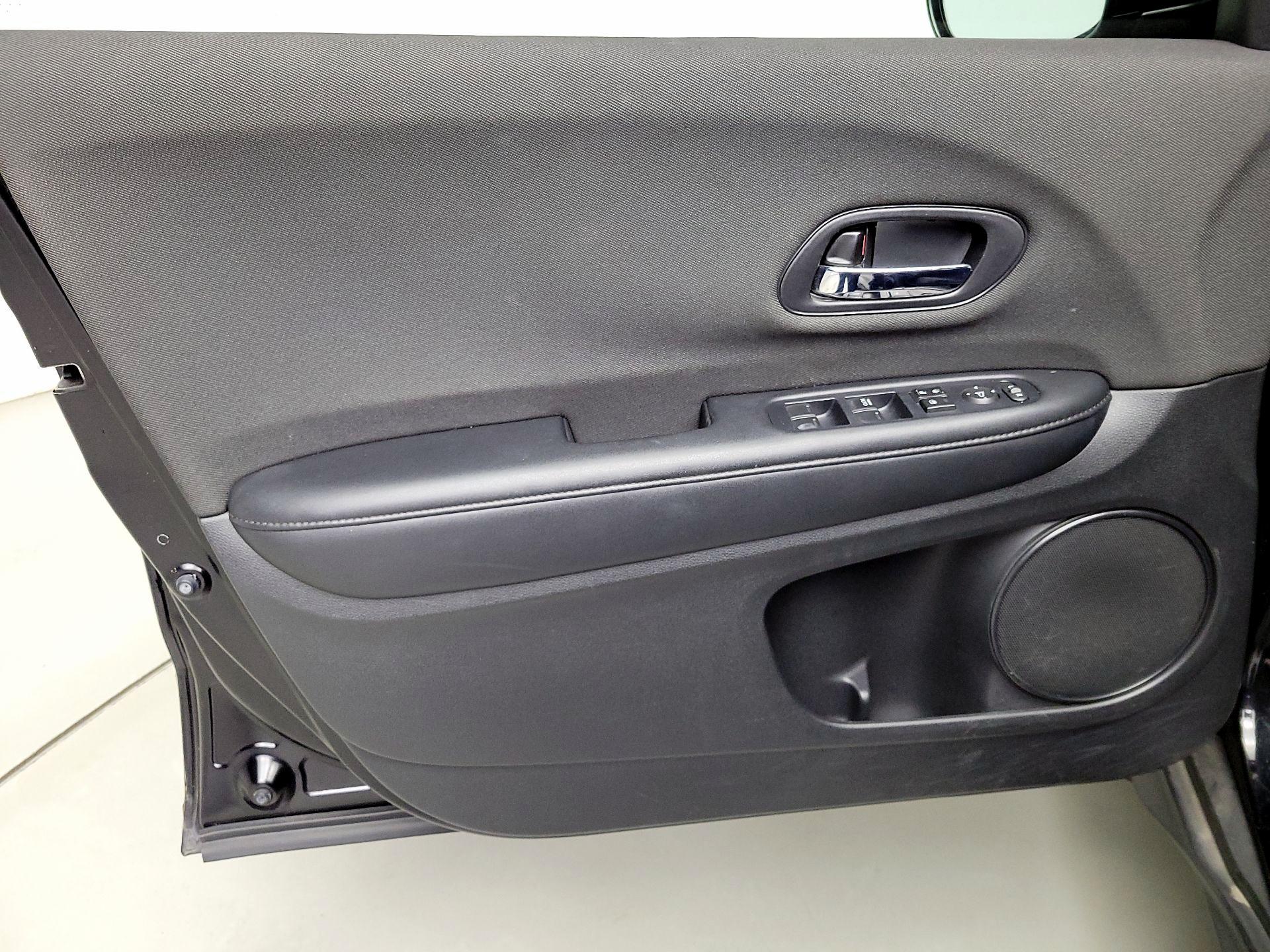 Thumbnail: 2019 Honda HR-V - 12