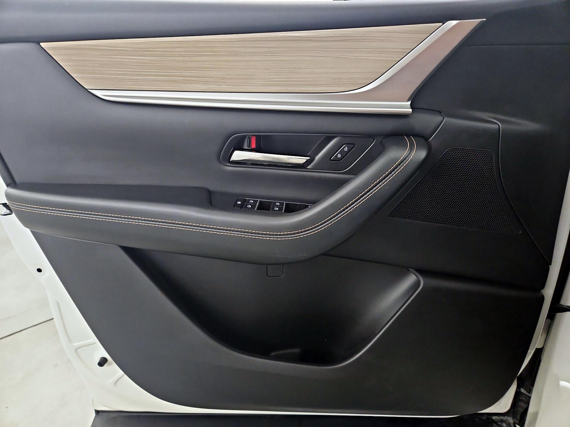 Thumbnail: 2025 Mazda CX-70 - 12