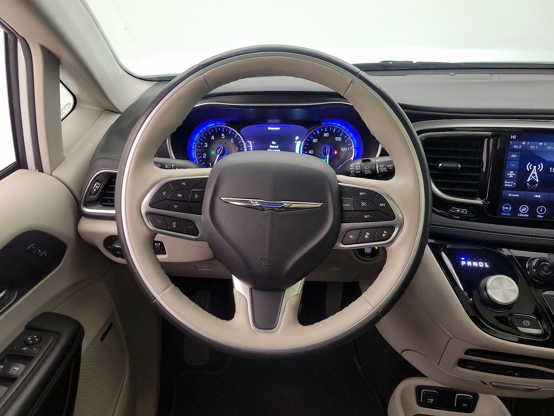 Thumbnail: 2020 Chrysler Pacifica - 10