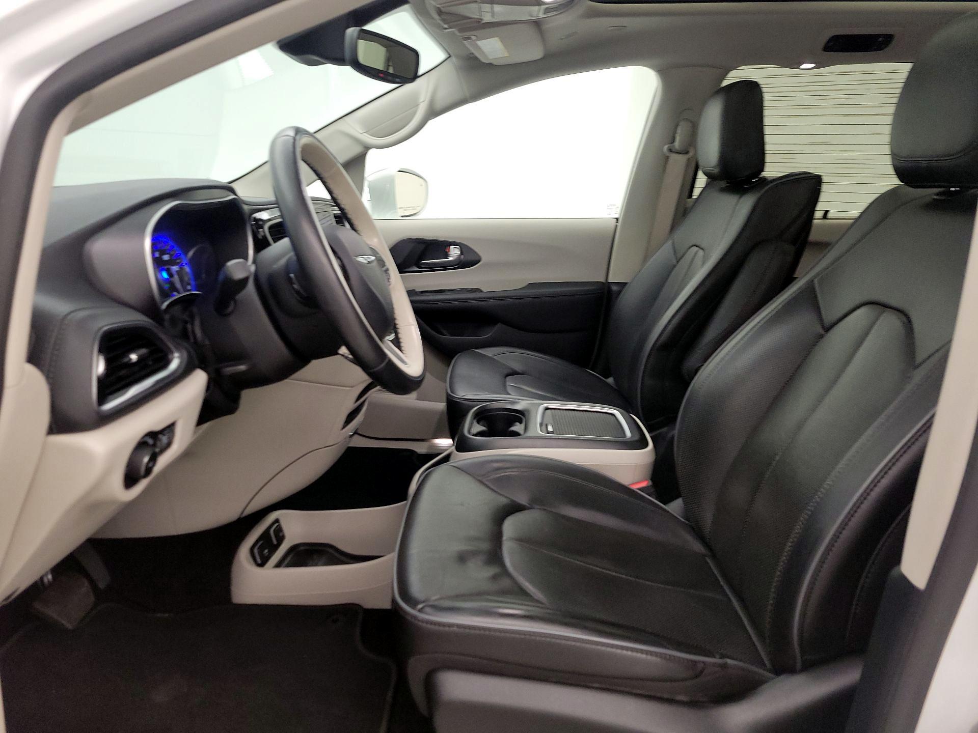 Thumbnail: 2020 Chrysler Pacifica - 11