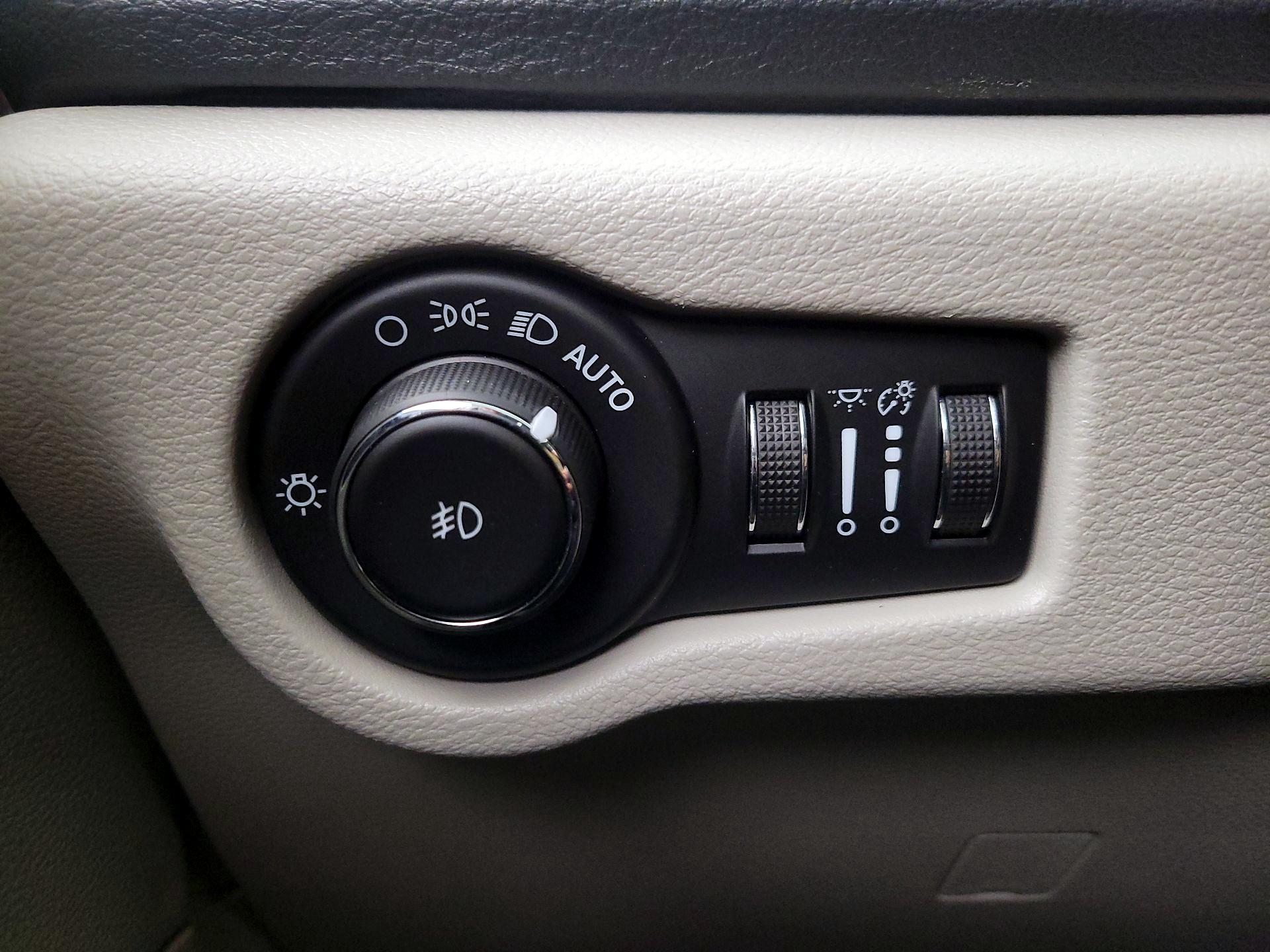 Thumbnail: 2020 Chrysler Pacifica - 13