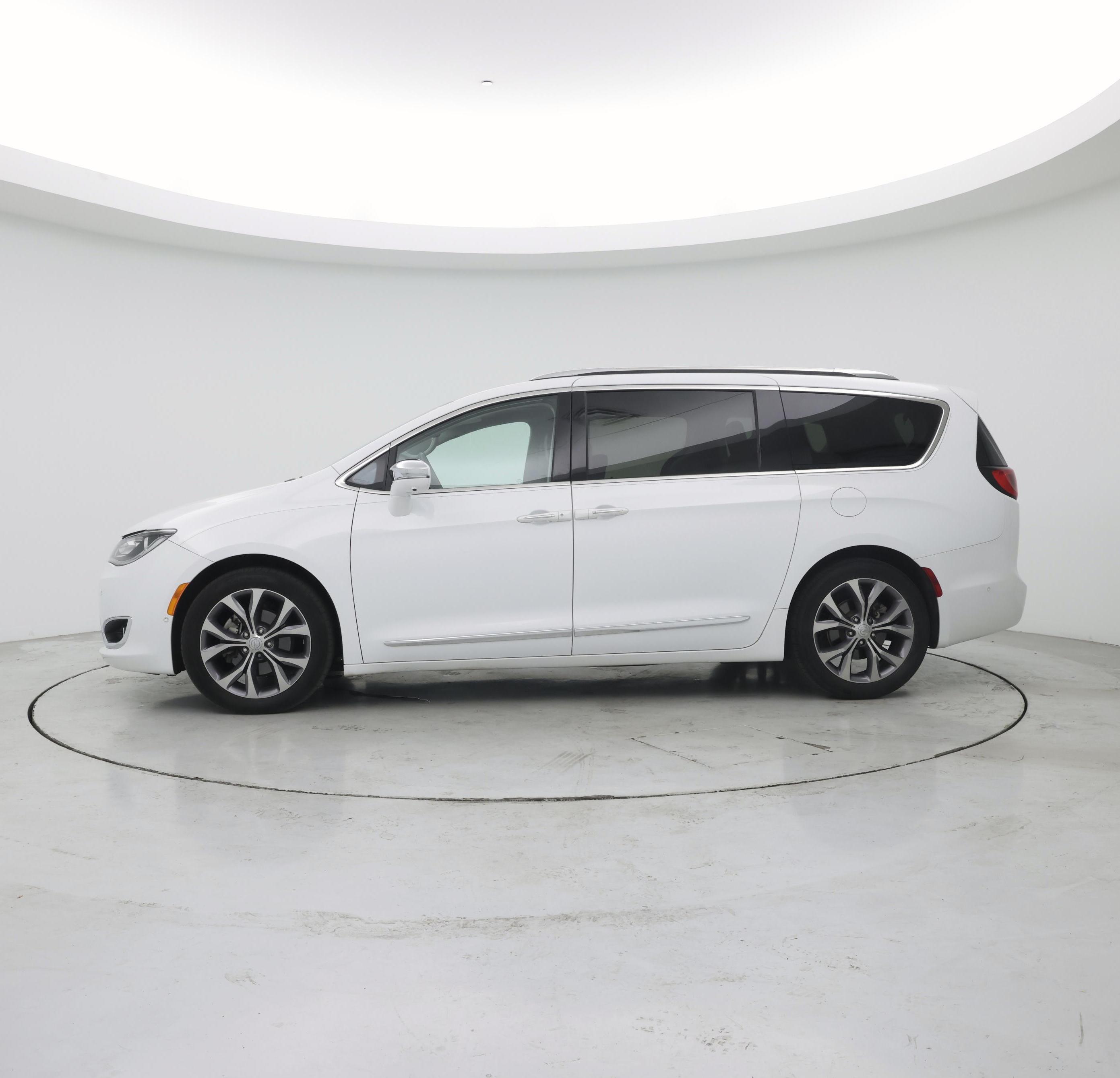 Thumbnail: 2020 Chrysler Pacifica - 3