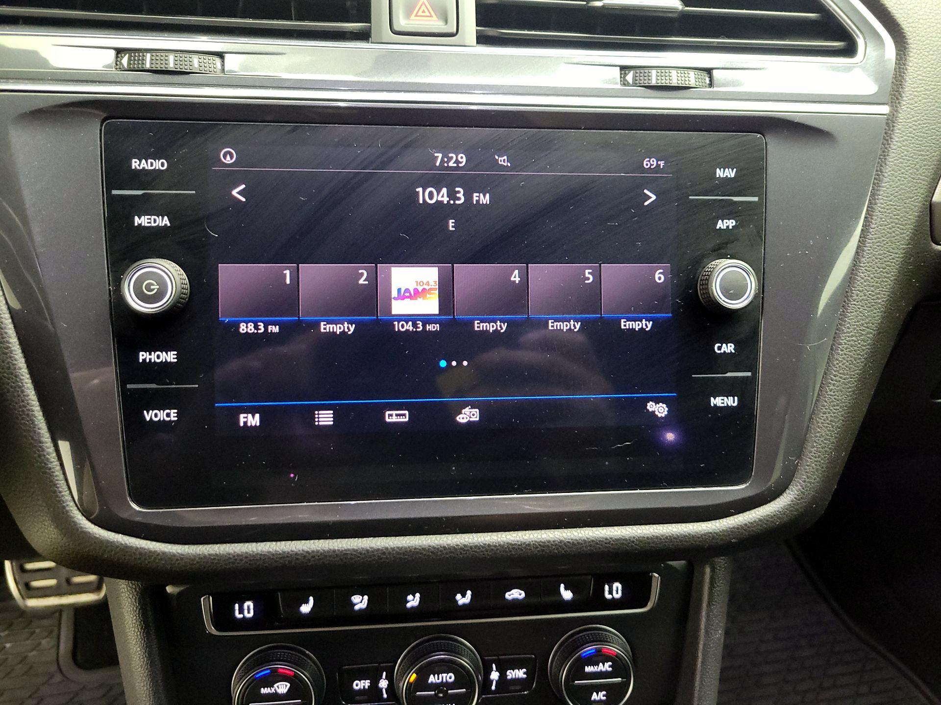 Thumbnail: 2019 Volkswagen Tiguan - 16