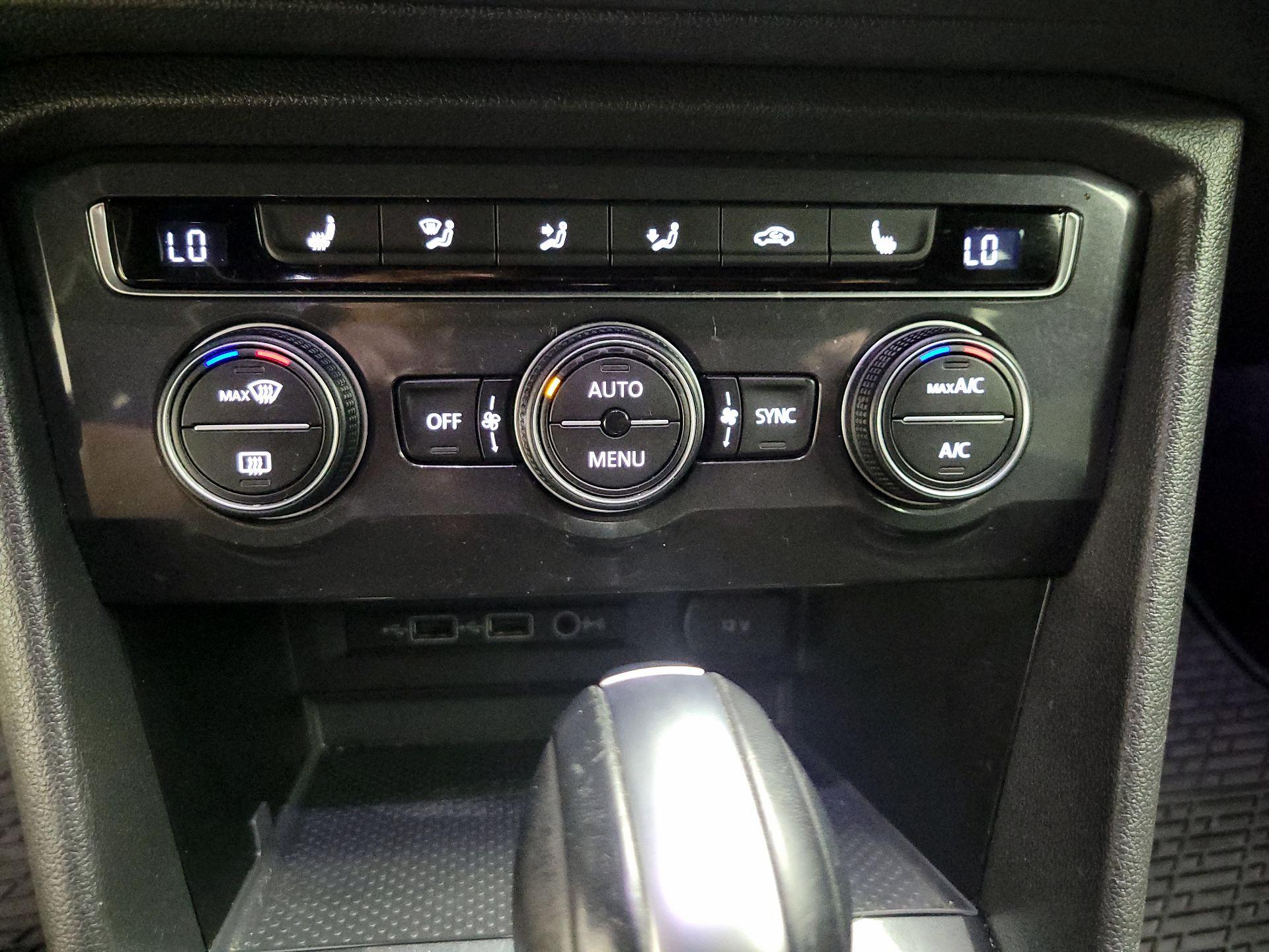 Thumbnail: 2019 Volkswagen Tiguan - 17