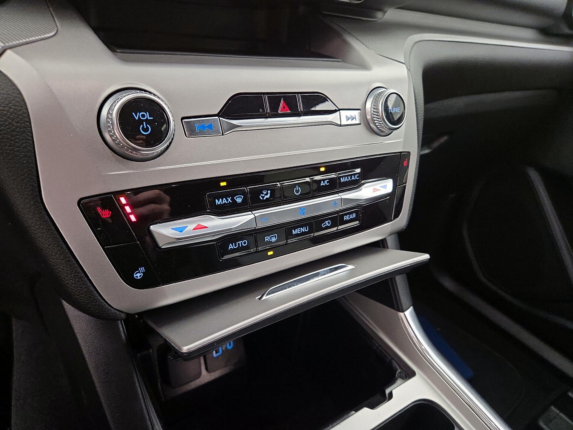 Thumbnail: 2022 Ford Explorer - 16