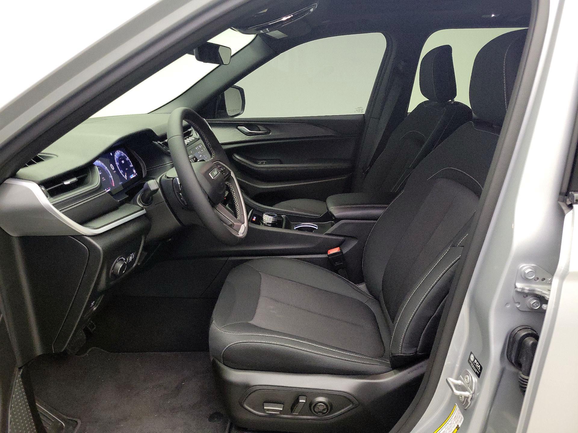 Thumbnail: 2025 Jeep Grand Cherokee - 11