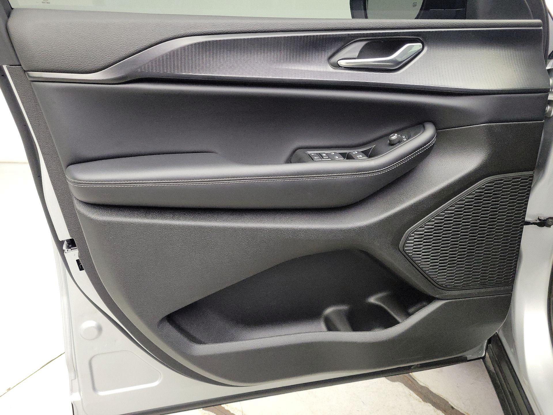 Thumbnail: 2025 Jeep Grand Cherokee - 12