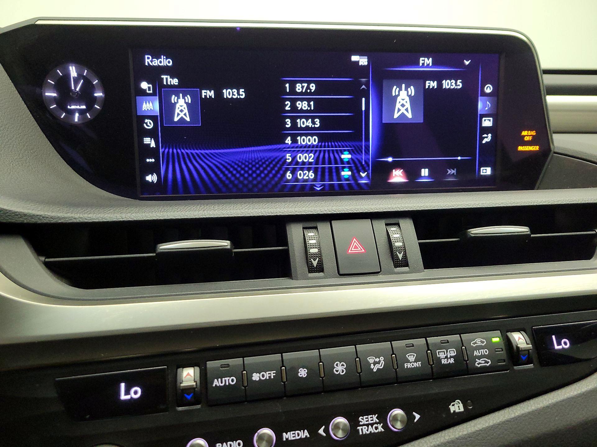 Thumbnail: 2021 Lexus ES - 16
