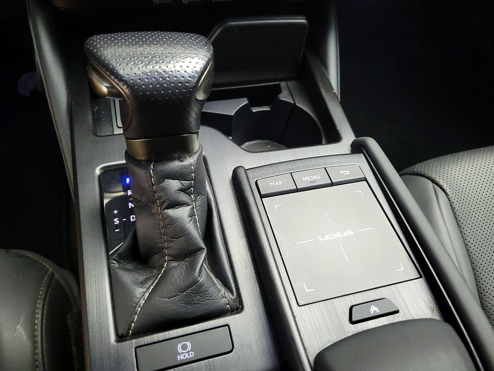 Thumbnail: 2021 Lexus ES - 18