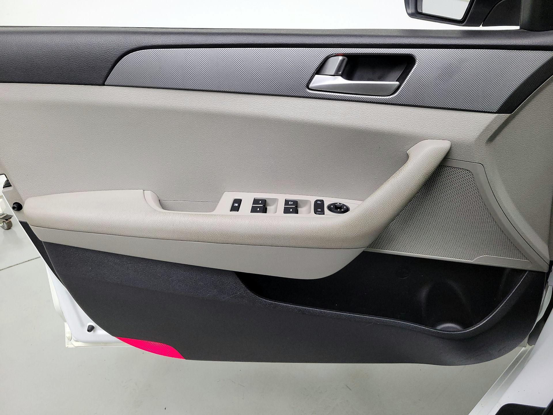 Thumbnail: 2016 Hyundai Sonata - 12