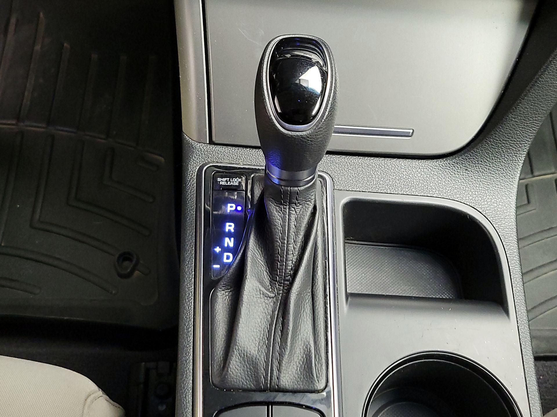 Thumbnail: 2016 Hyundai Sonata - 17