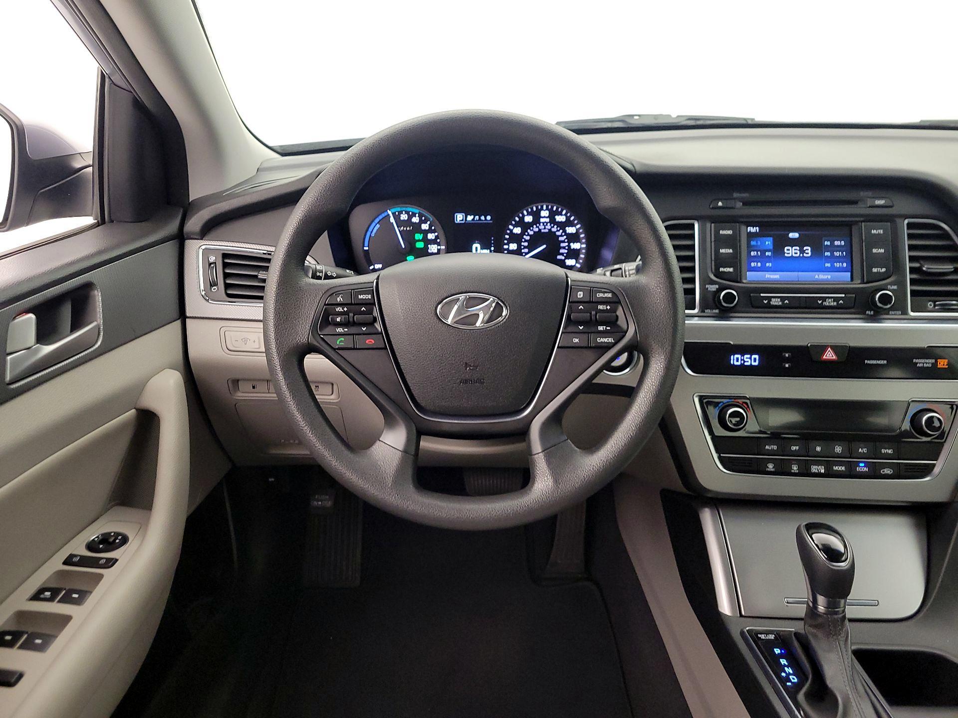 Thumbnail: 2016 Hyundai Sonata - 10