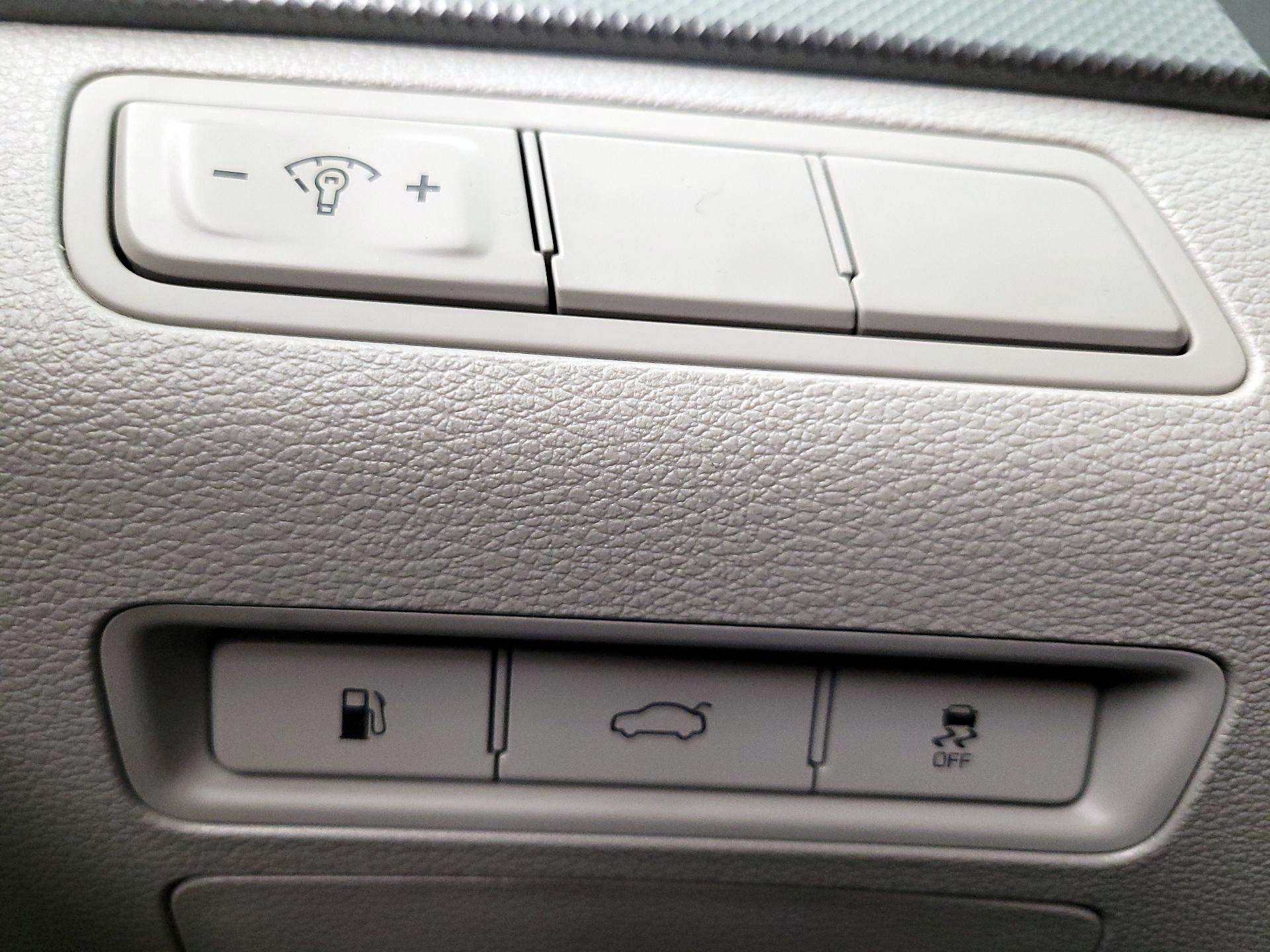 Thumbnail: 2016 Hyundai Sonata - 13