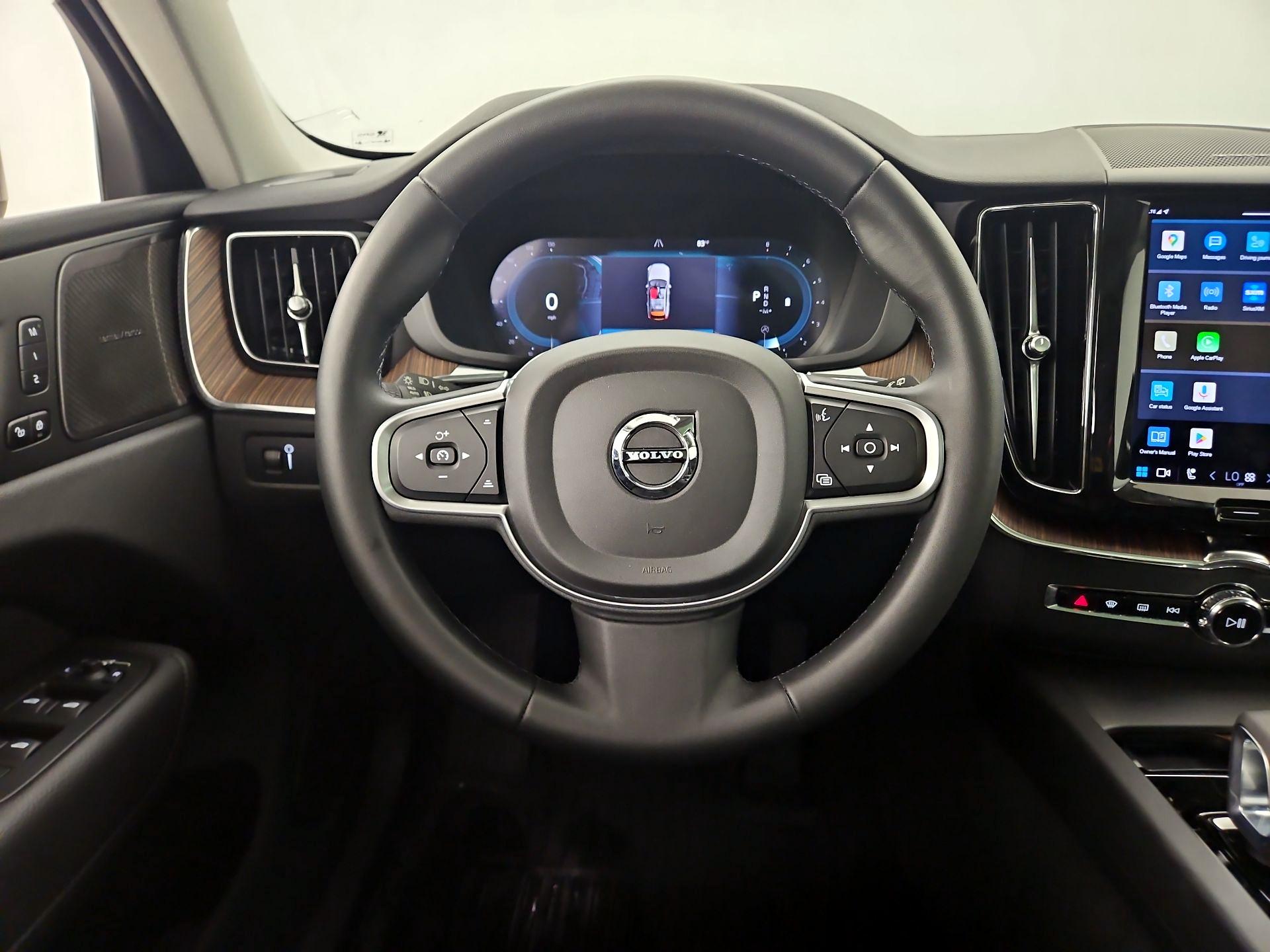 Thumbnail: 2022 Volvo XC60 - 10
