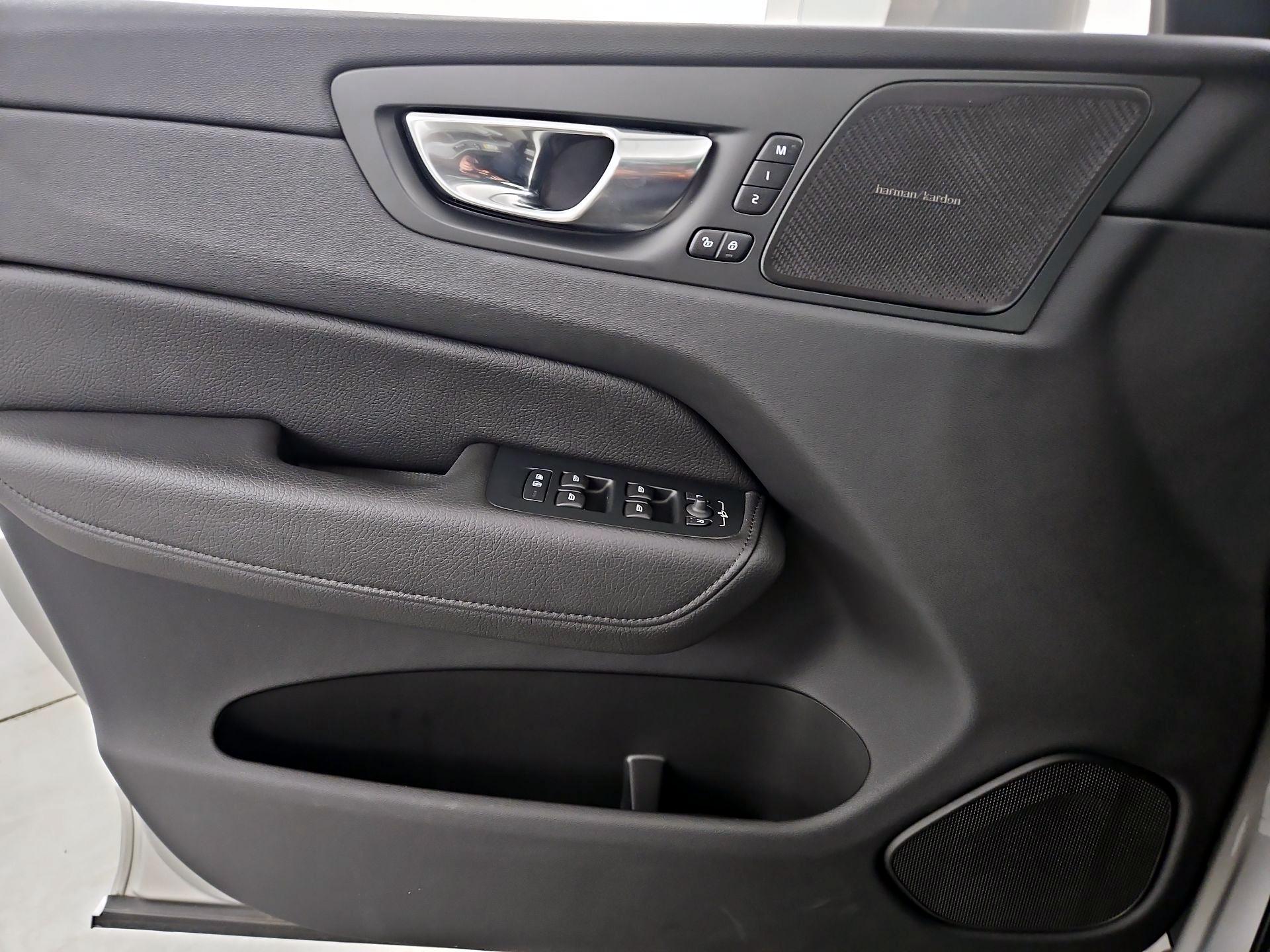 Thumbnail: 2022 Volvo XC60 - 12