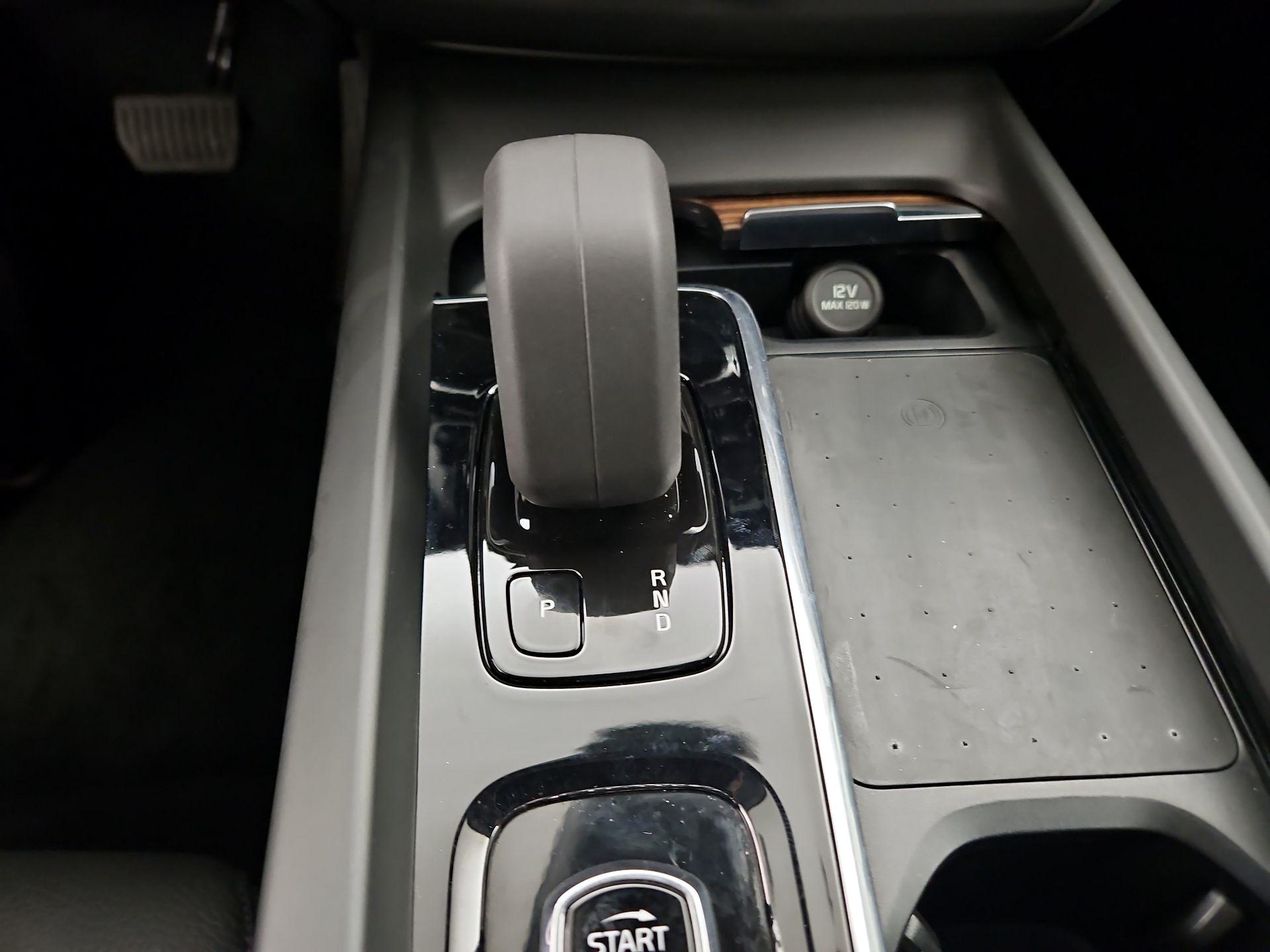 Thumbnail: 2022 Volvo XC60 - 17
