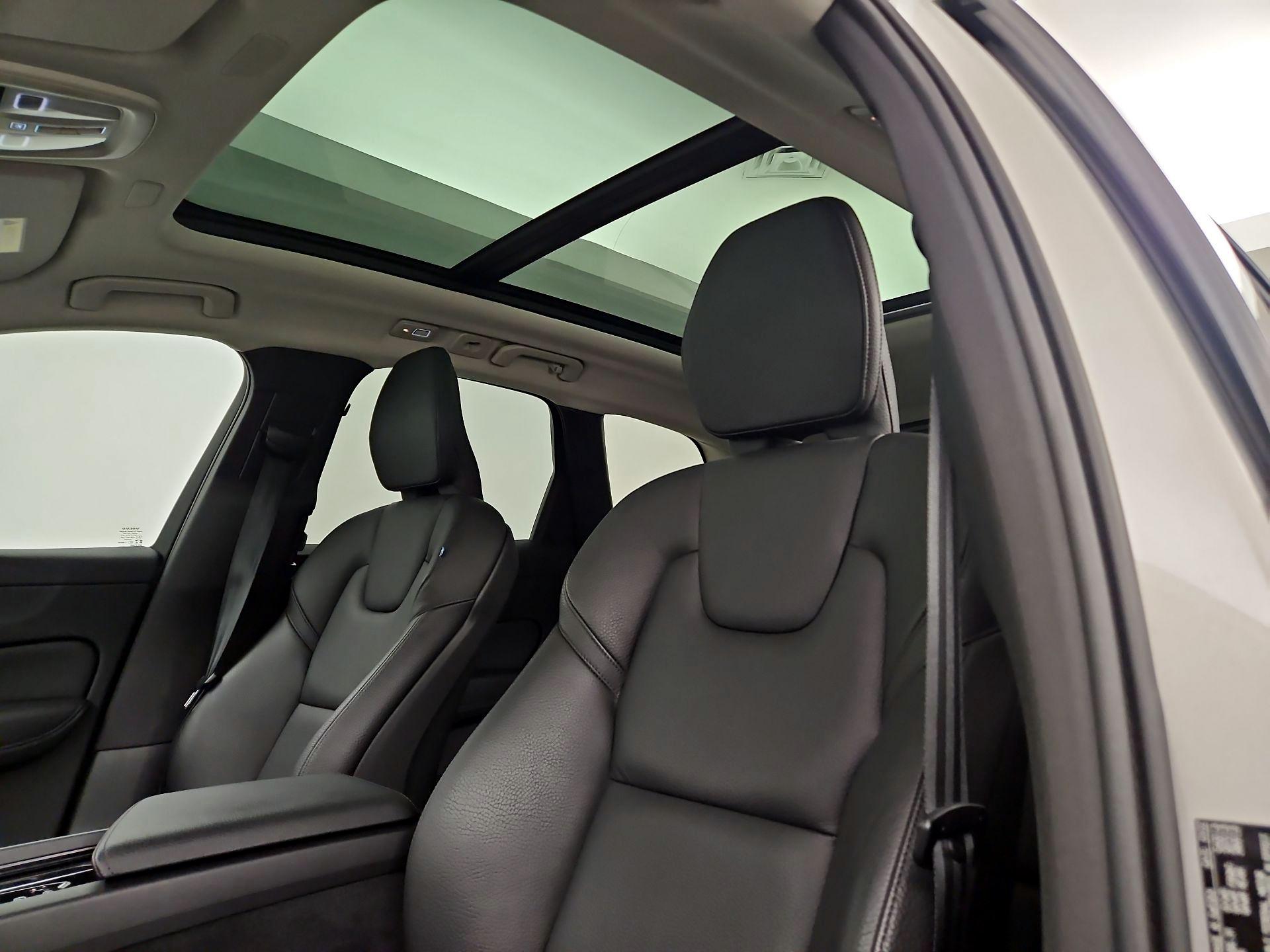 Thumbnail: 2022 Volvo XC60 - 19