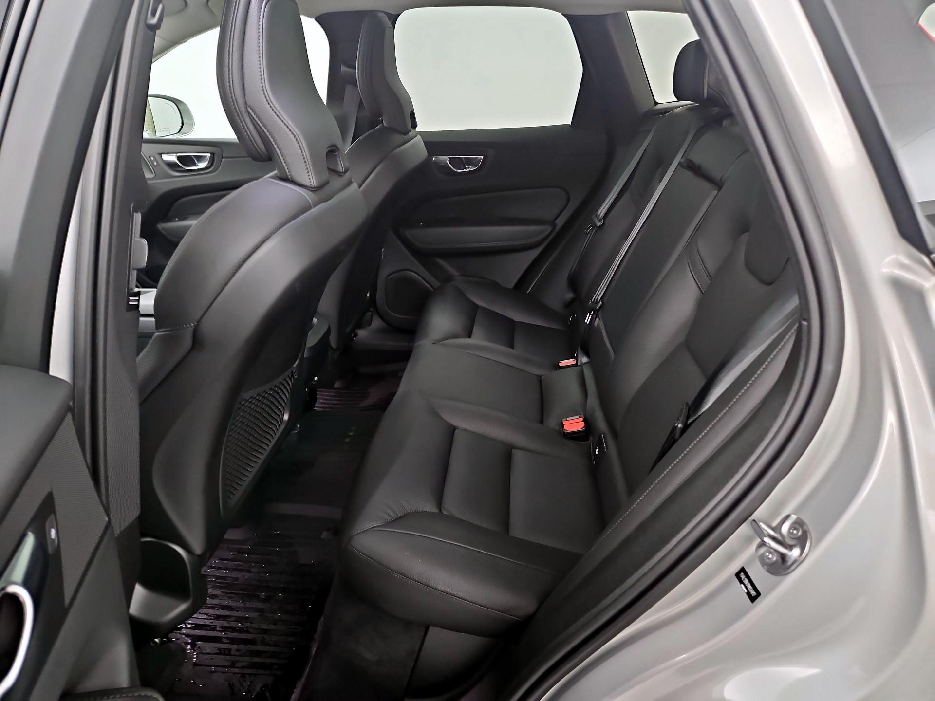 Thumbnail: 2022 Volvo XC60 - 20