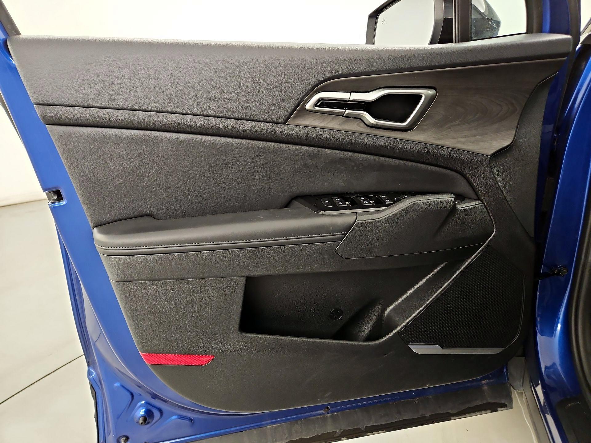 Thumbnail: 2023 Kia Sportage - 12