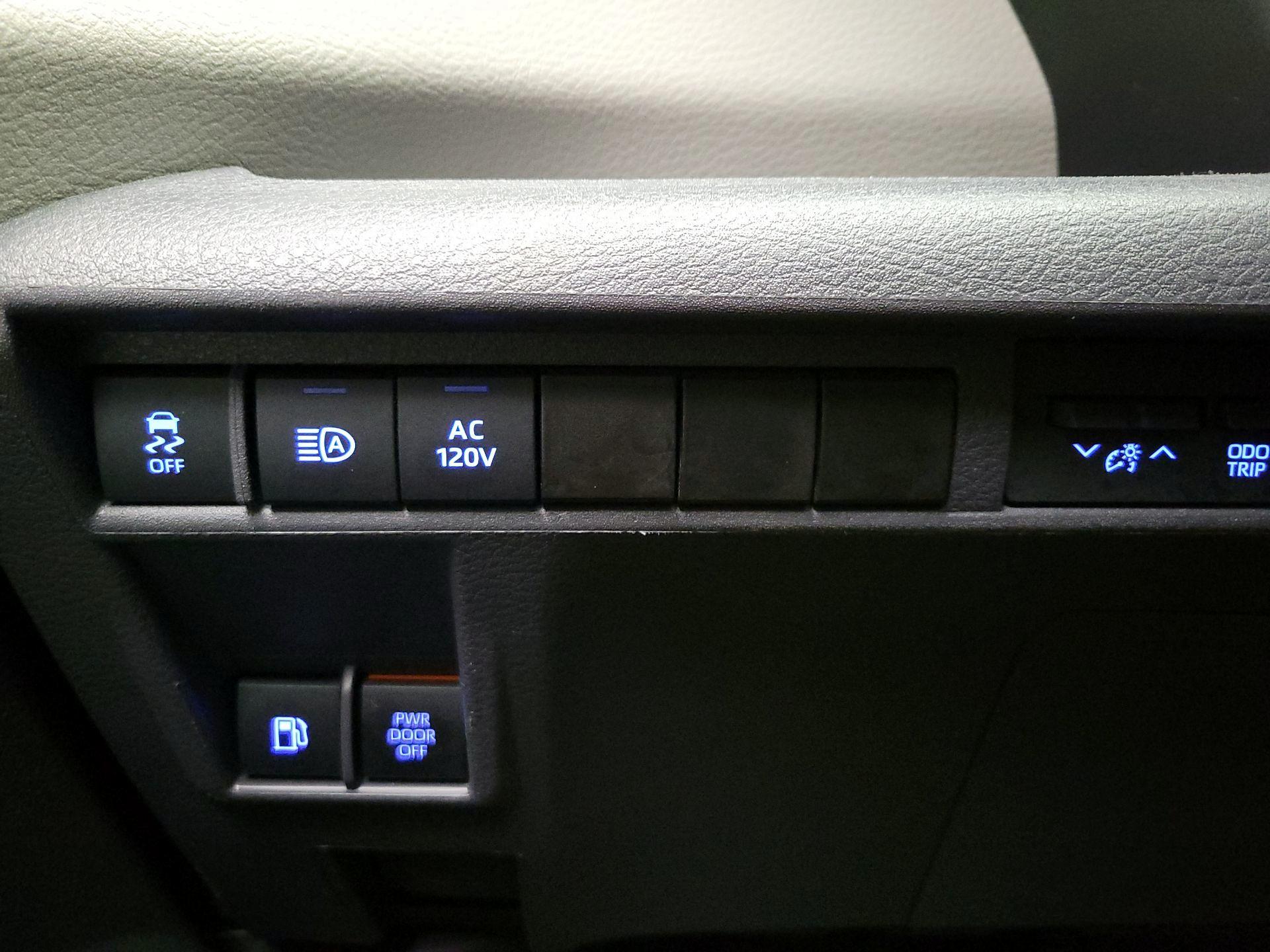 Thumbnail: 2024 Toyota Sienna - 13