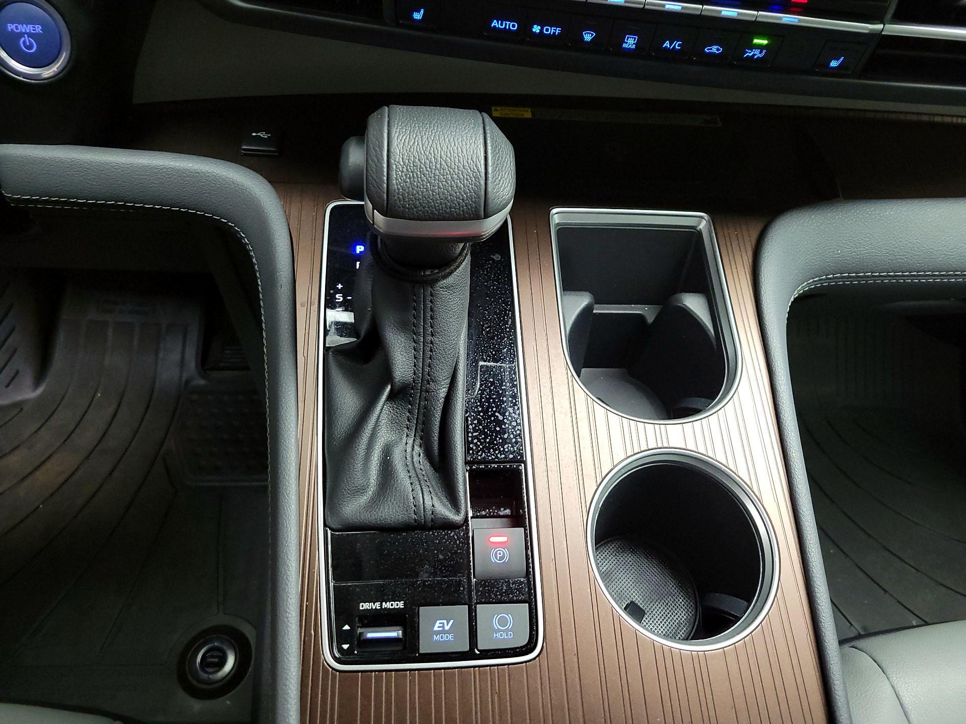 Thumbnail: 2024 Toyota Sienna - 18