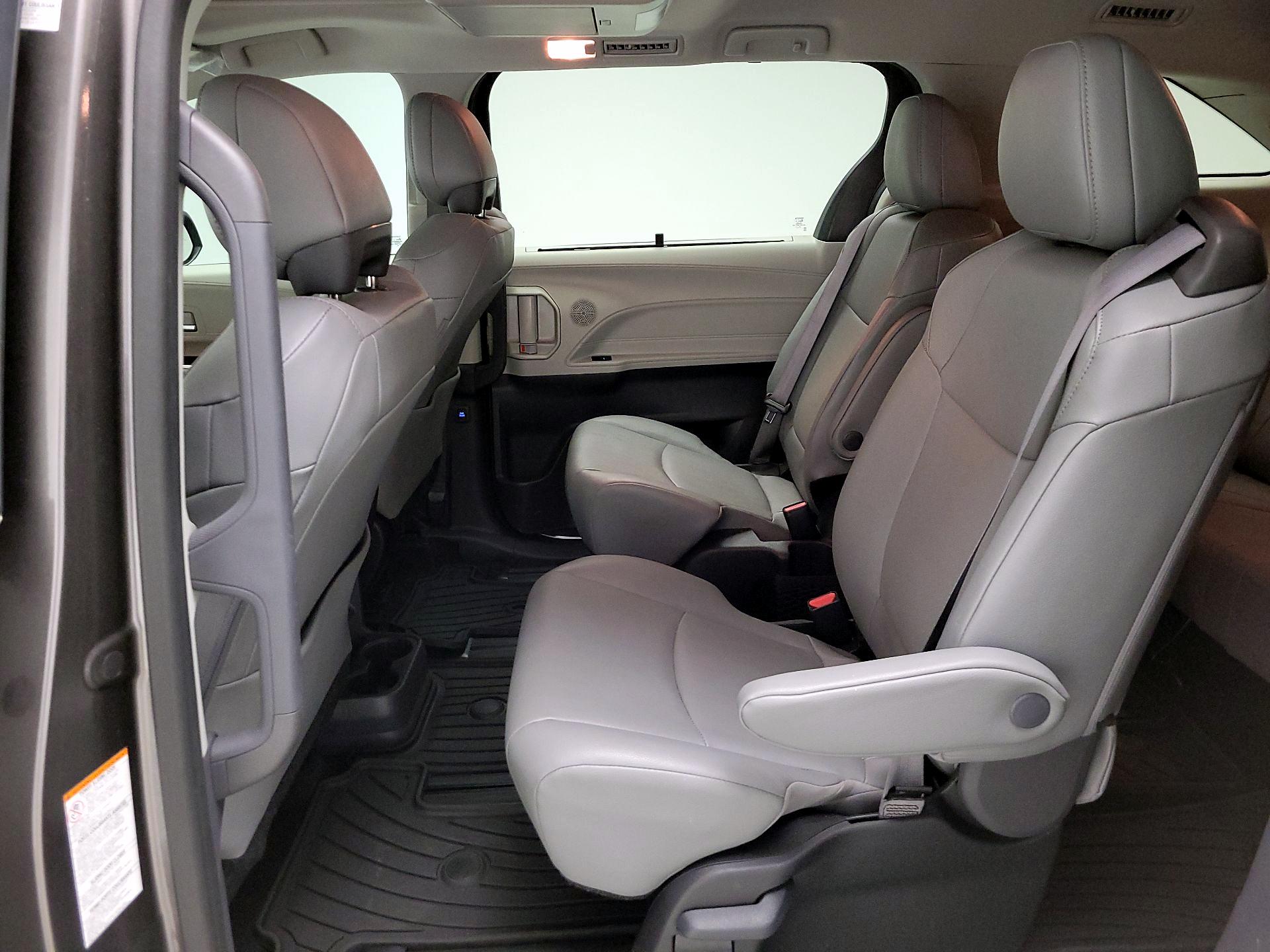 Thumbnail: 2024 Toyota Sienna - 20