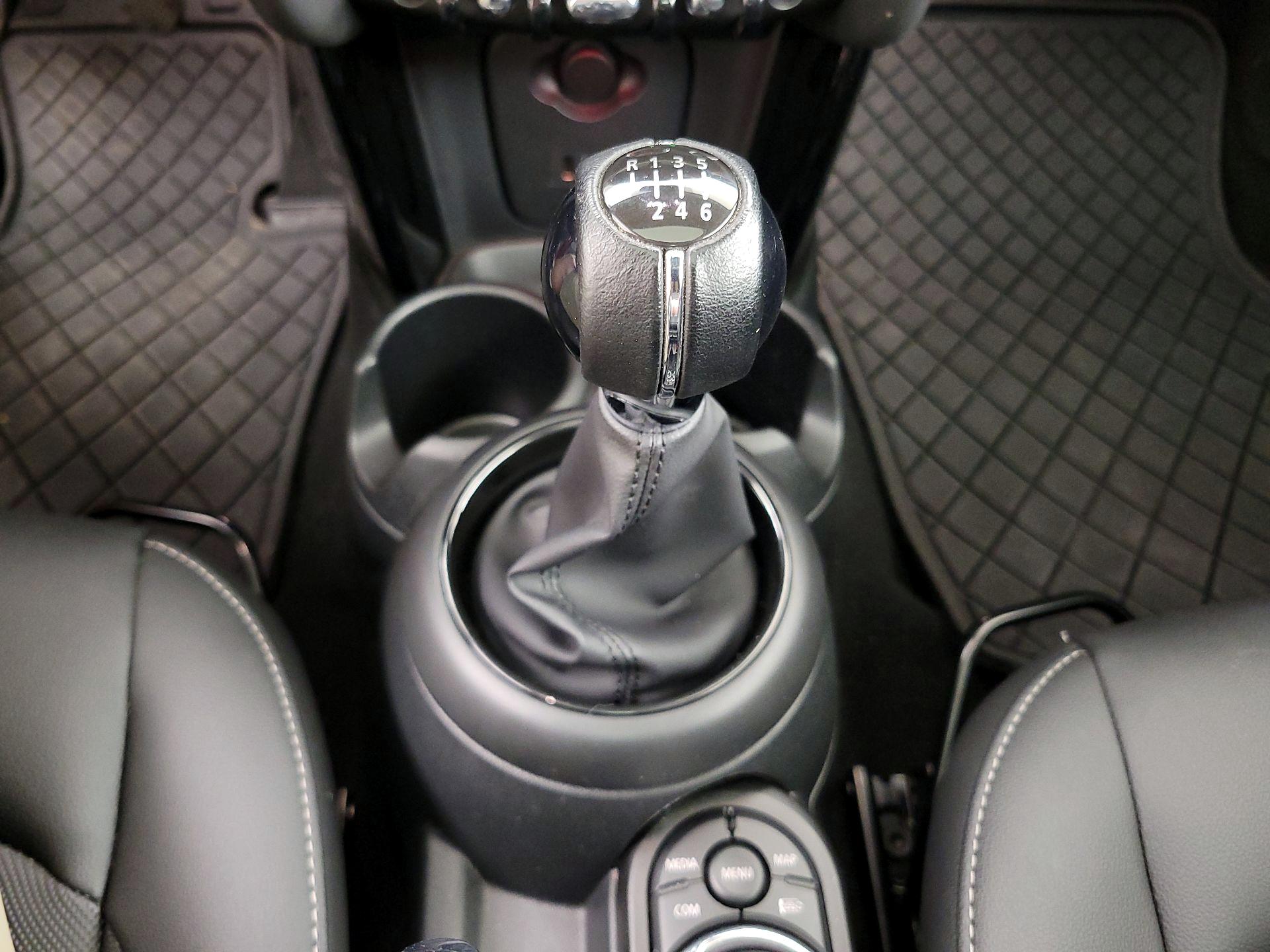 Thumbnail: 2023 MINI Cooper Hardtop - 17