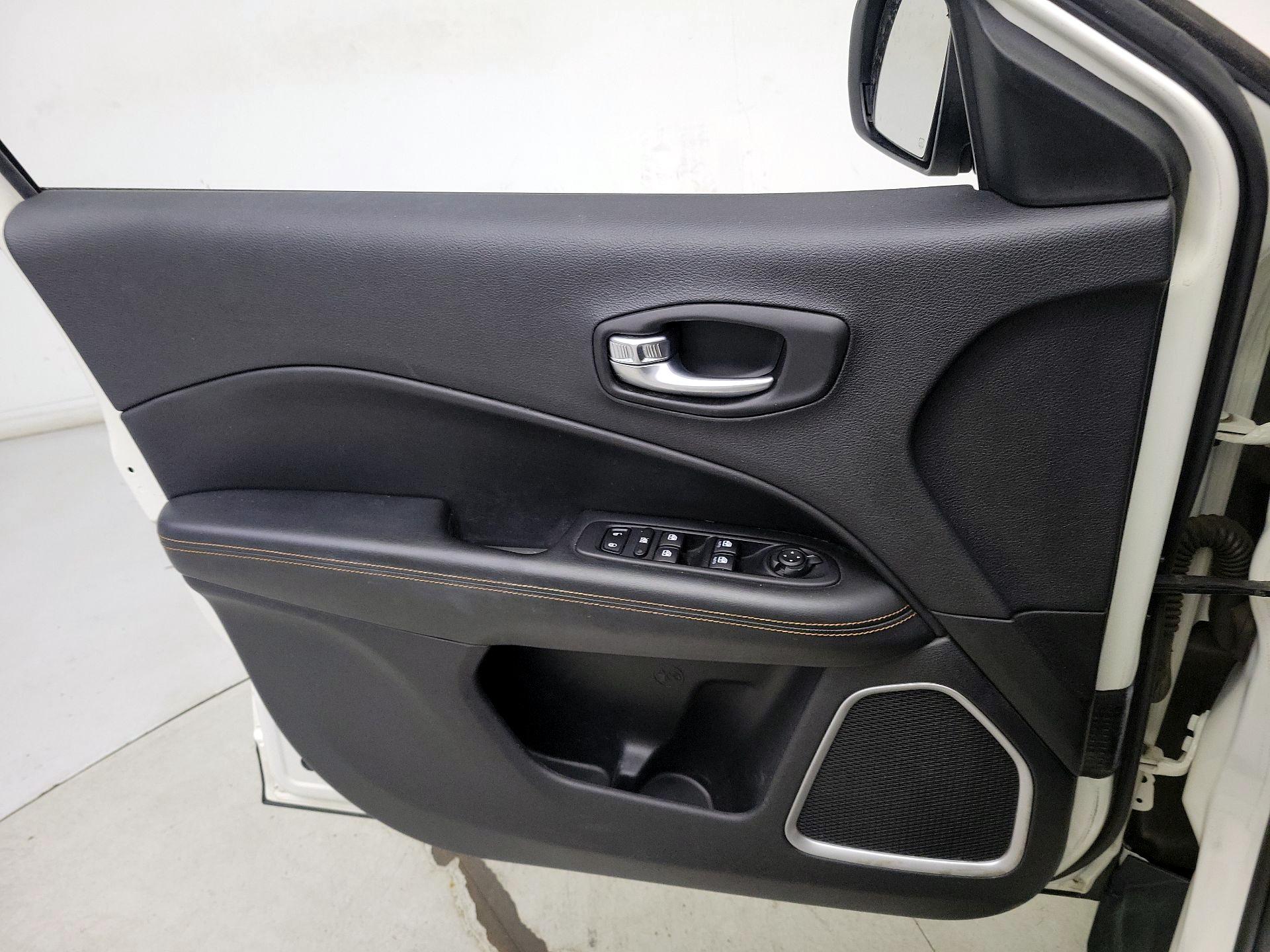 Thumbnail: 2020 Jeep Compass - 12