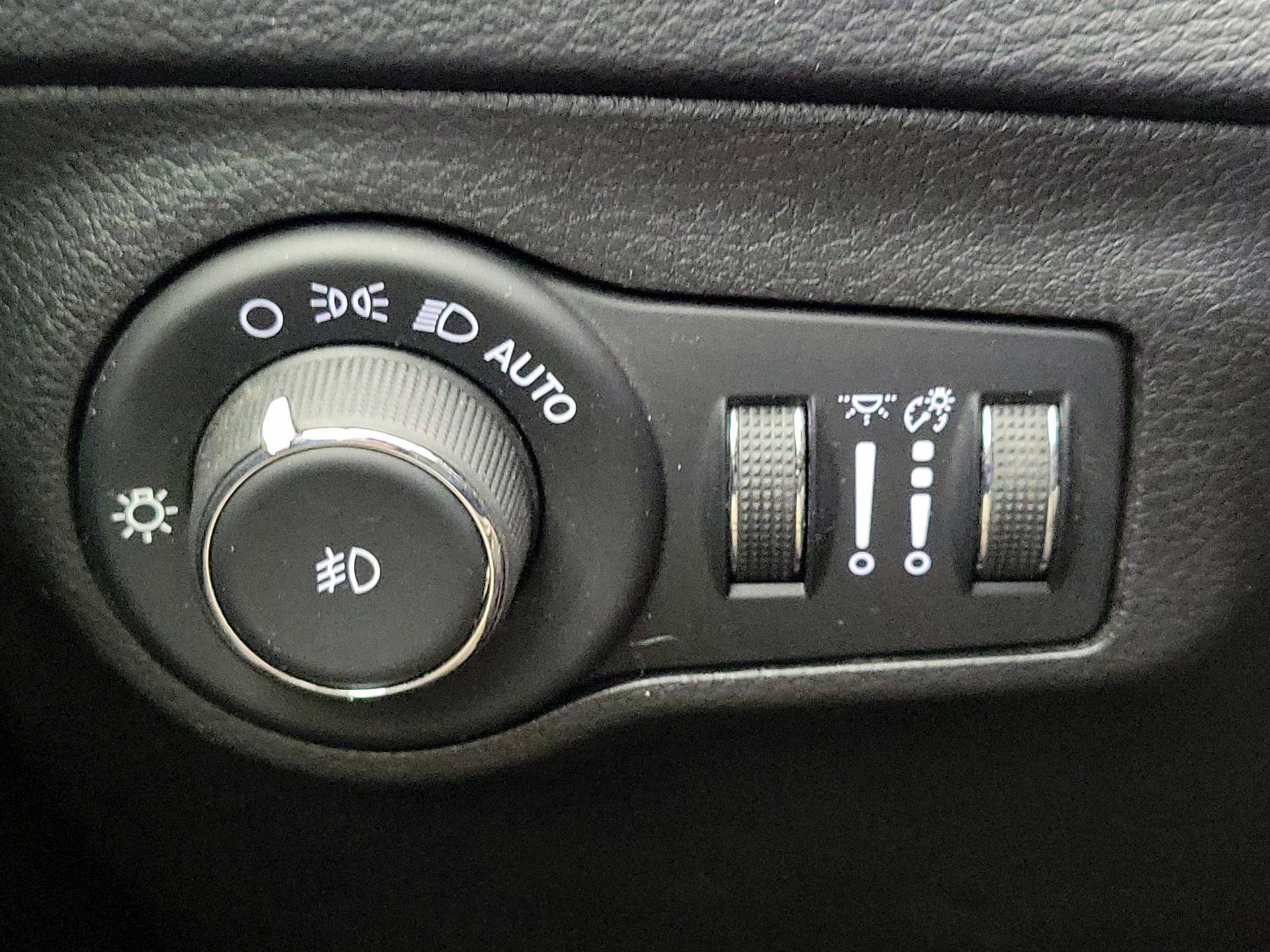 Thumbnail: 2020 Jeep Compass - 13