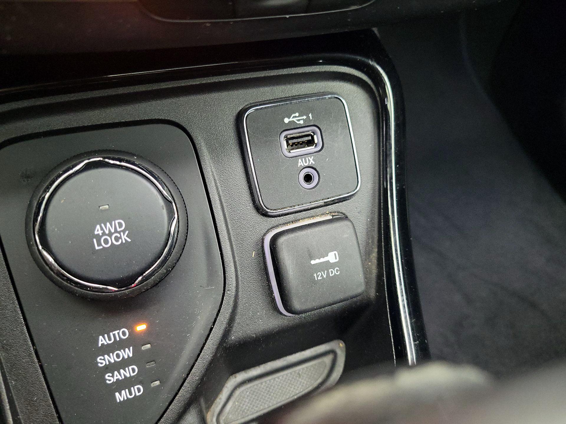 Thumbnail: 2020 Jeep Compass - 18