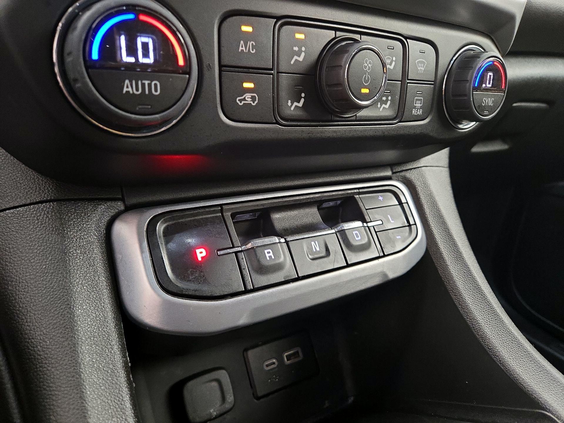 Thumbnail: 2023 GMC Acadia - 17